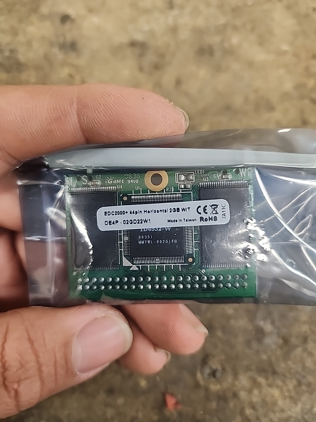 Innodisk EDC2000+ 44pin Horizontal 2GB industrial embedded flash storage module.