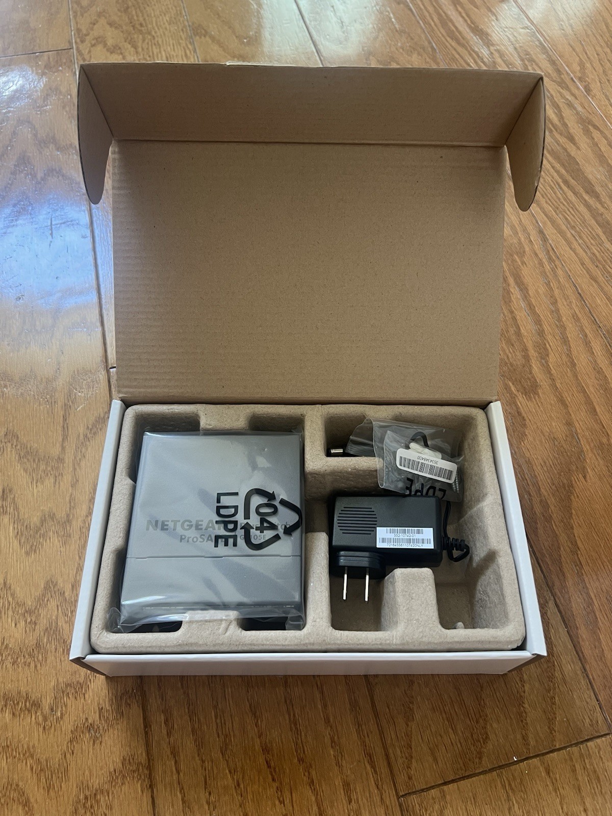 NEW NETGEAR ProSAFE GS105Ev2 5 Port Gigabit Web Managed Opened Box