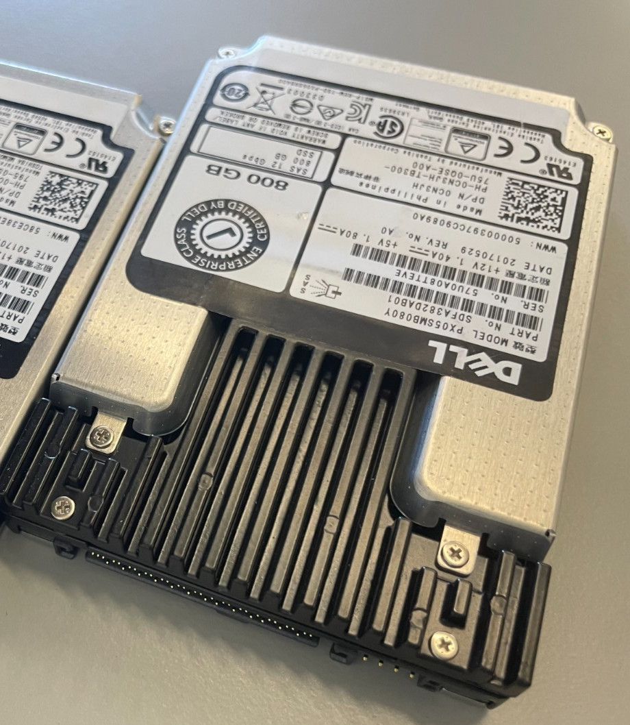 Dell Toshiba CN3JH 800GB 2.5" SAS SSD SOLID STATE DRIVE PX05SMB080Y - GRADE A
