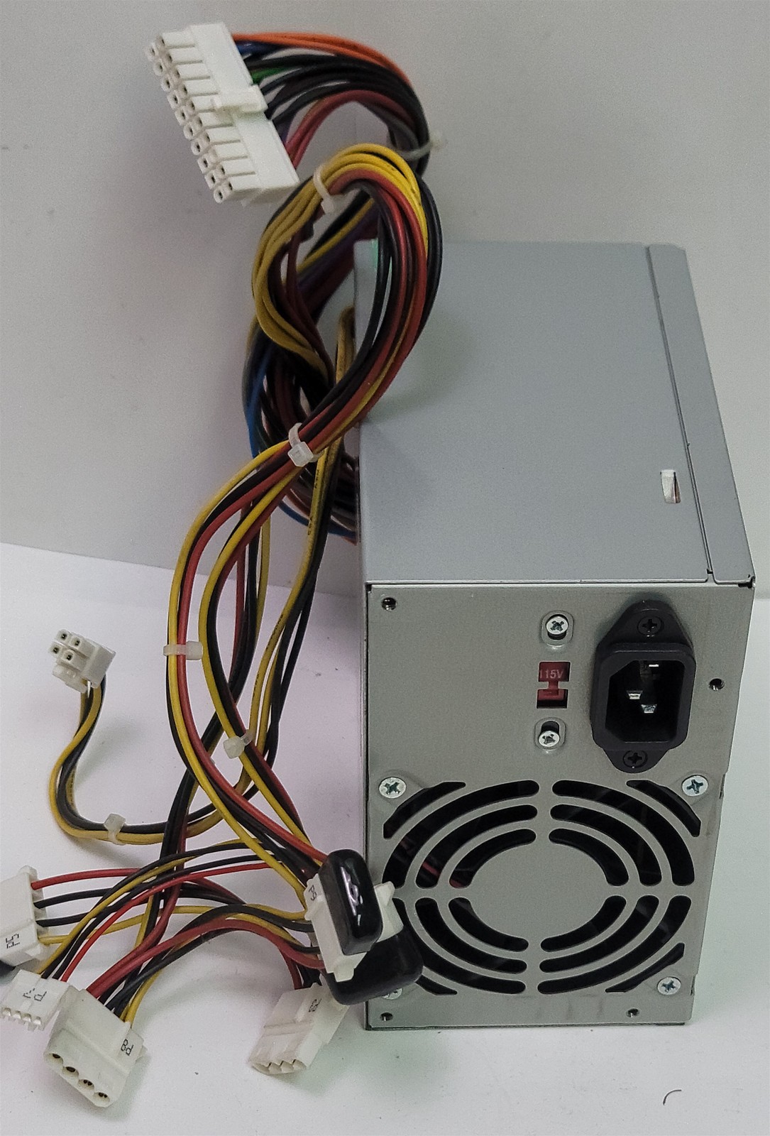 Dell 0K0564 / HP-P2007F3 200W Power Supply, ATX 20+4, Molex, Floppy