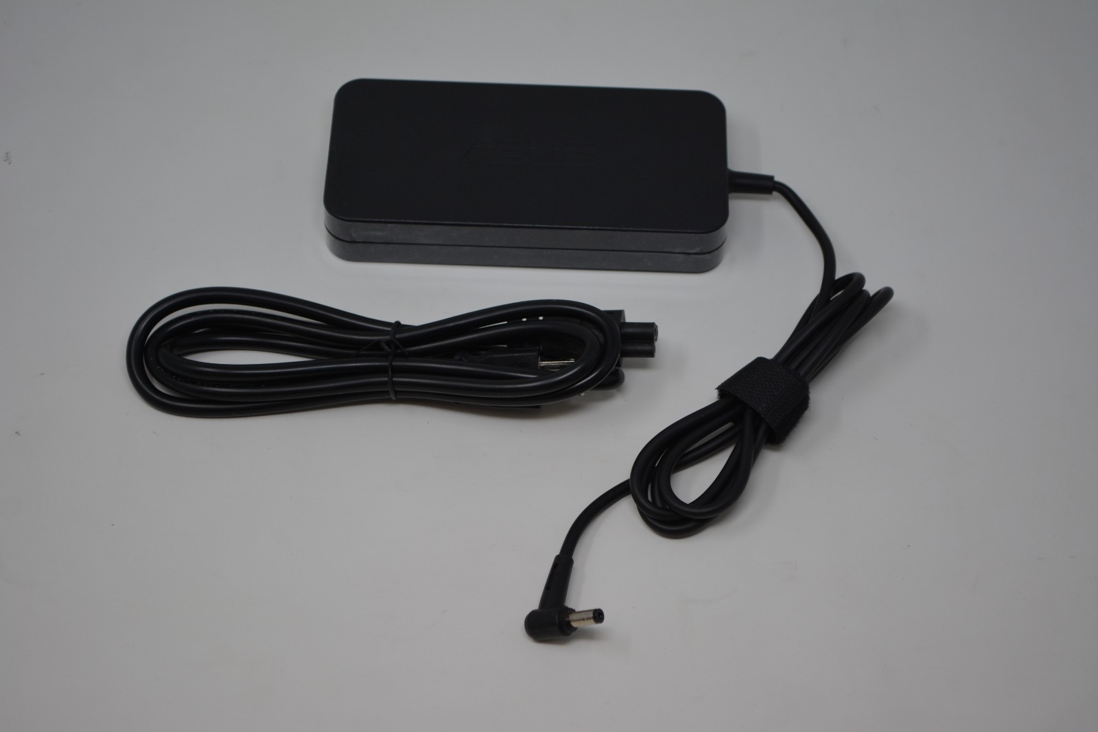 ASUS Monitor 19V 6.32A AC Adapter Model PA-1121-28