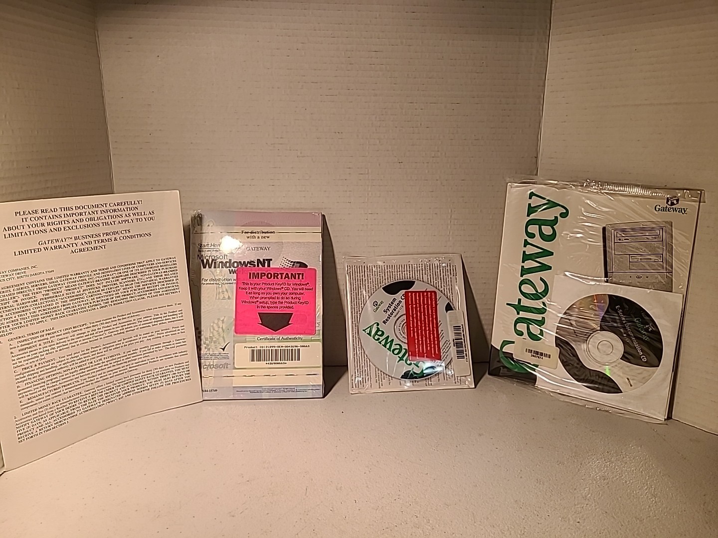 Microsoft Windows NT Workstation 4.0 SP5 CD-ROM, 3.5 Floppies, Manual & COA 04