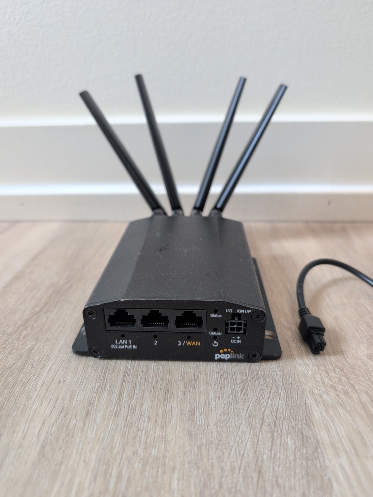 Peplink MAX BR1 Mini 5G Unlocked Router Black PoE MAX-BR1-MINI-5GN-T-M-PRM