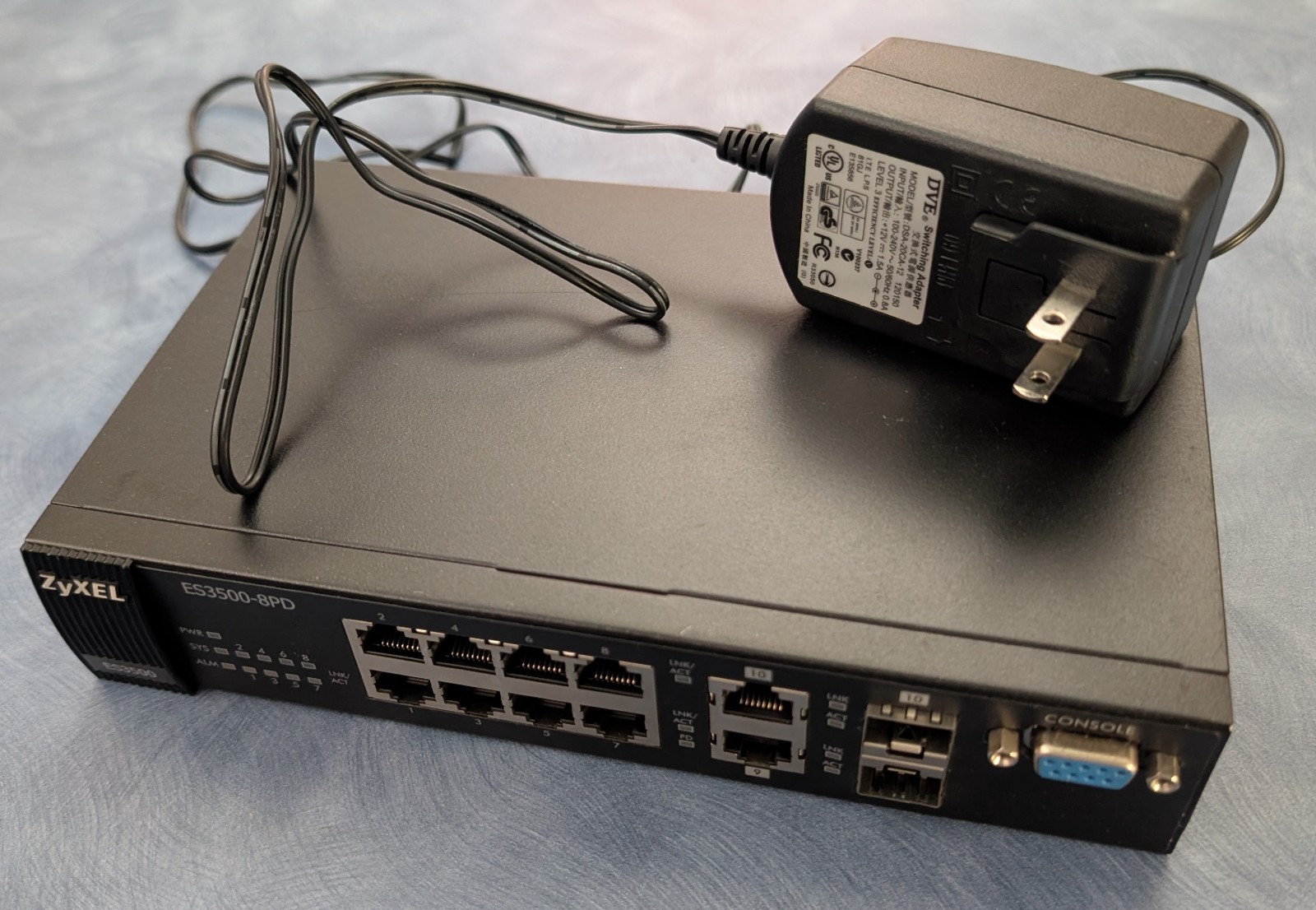 ZyXEL ES3500-8PD Layer 2 Fast Ethernet Switch with Access Control List (ACL)