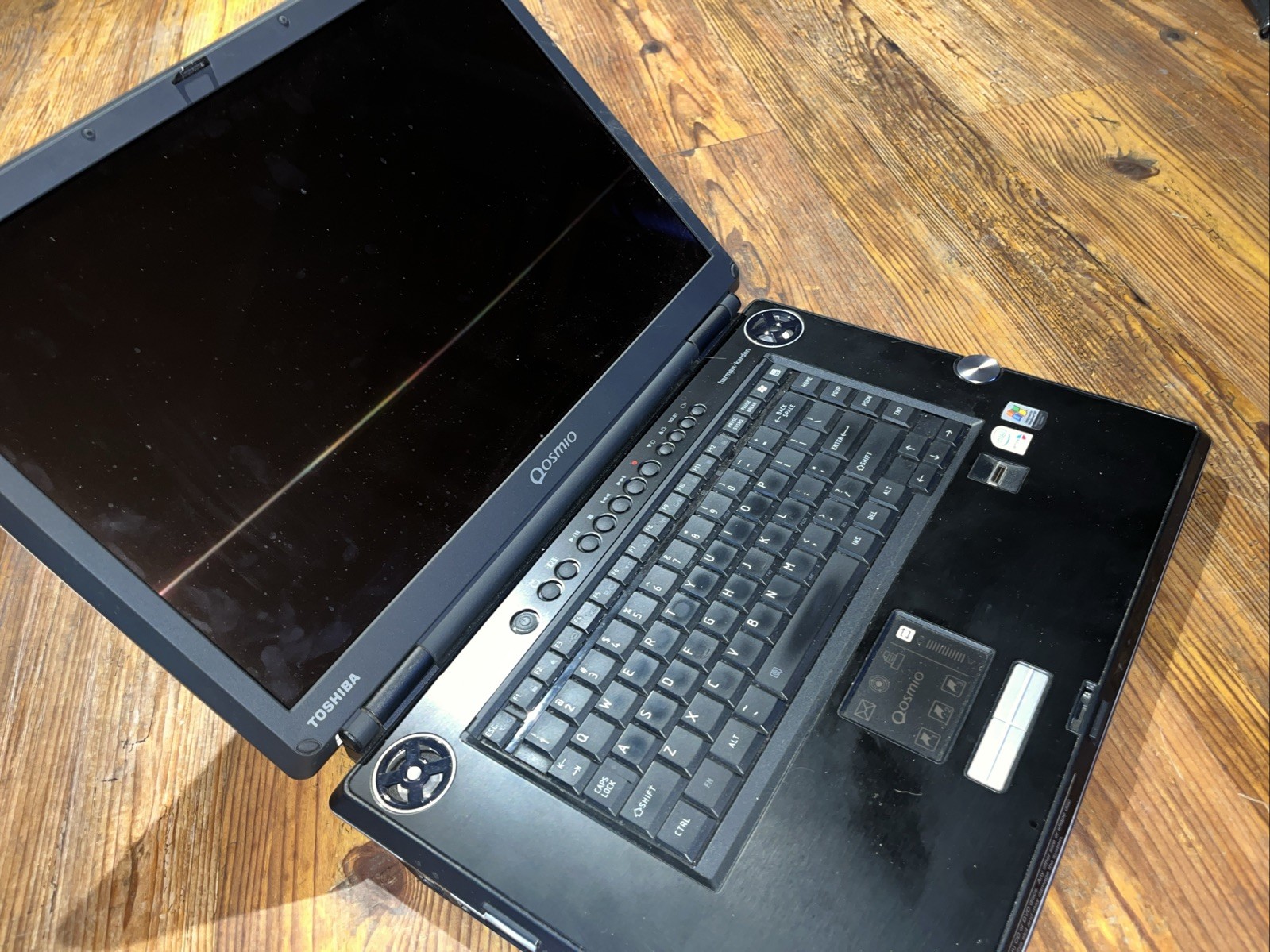 TOSHIBA QOSMIO G35-AV600 Core2 Due 17" Laptop 1gb, 2x80gb HD WIN XP - UNTESTED