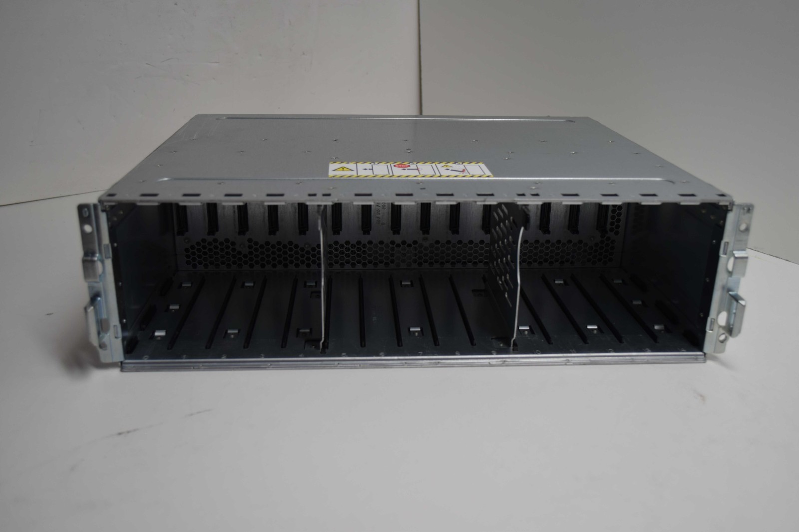 EMC DELLKTN-STL4 15 Bay Hard Drive Storage Array 4GB LCC Fibre used CK048 