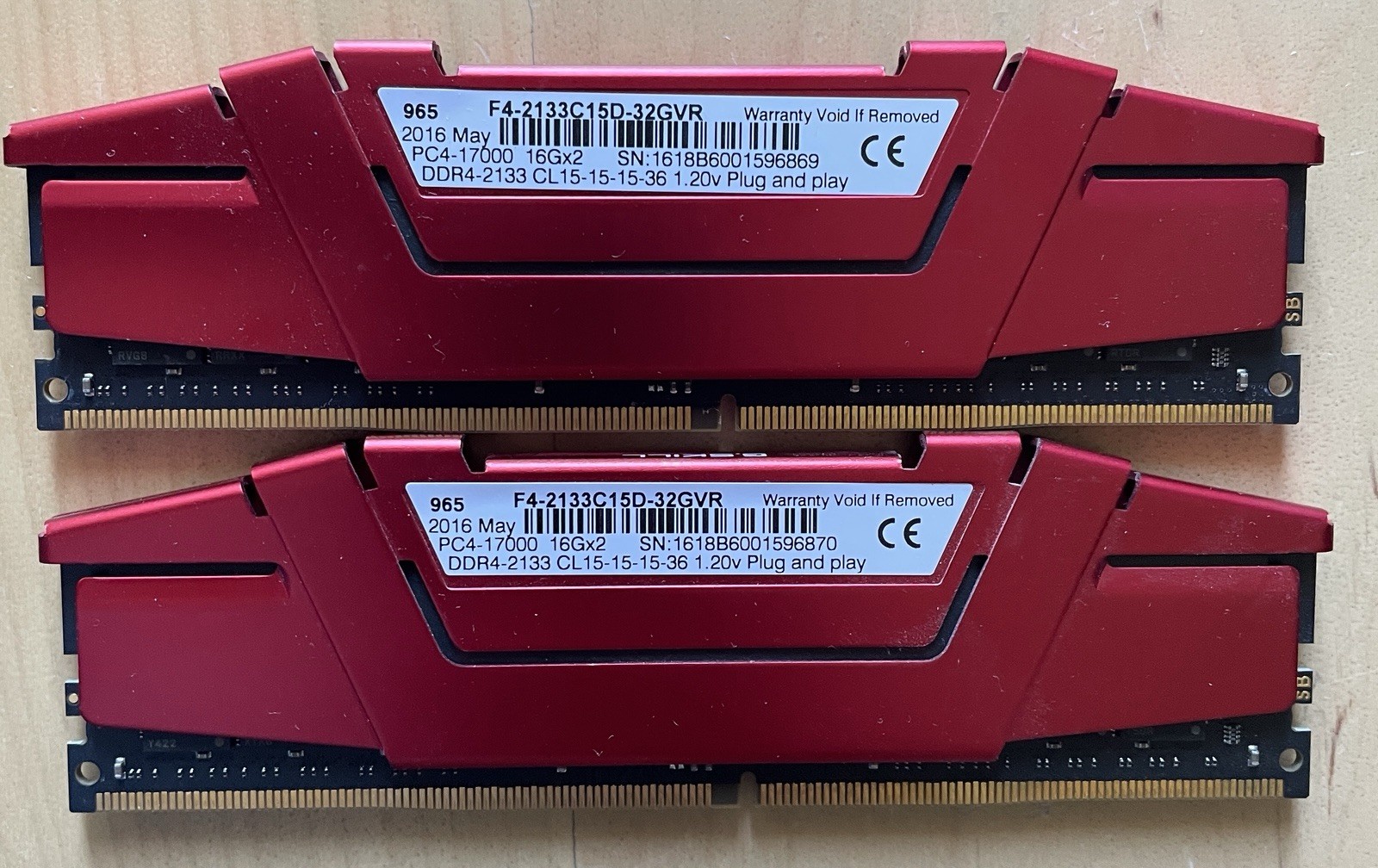 G.Skill RipJaws V rot 32 GB (2x16GB) F4-2133C15D-32GVR DDR4-2133 RAM