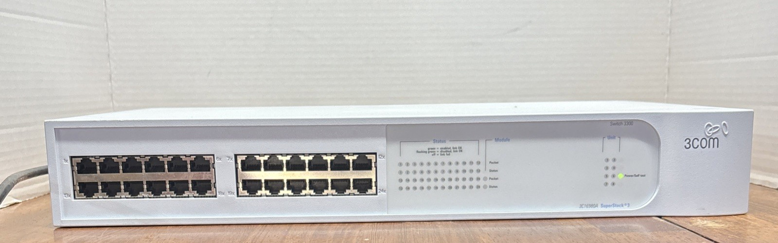 3COM 3C16988A SUPERSTACK 3 NETWORK SWITCH 3300  24-PORT RACK MOUNT