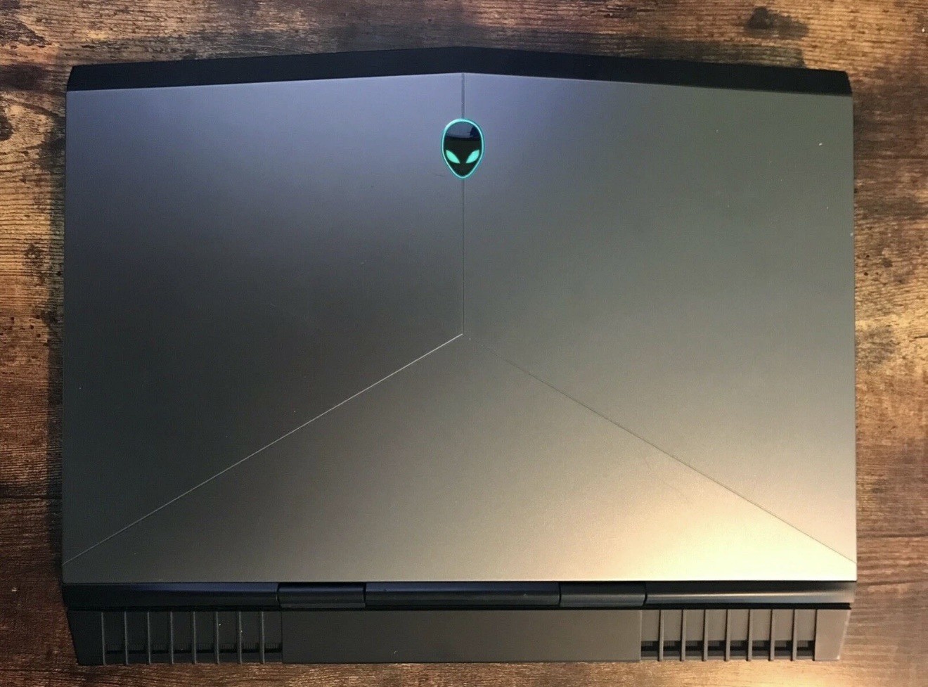Alienware 15 R3 Gaming Laptop 15-inch - Core i7-7700HQ - NVIDIA GeForce GTX 1060