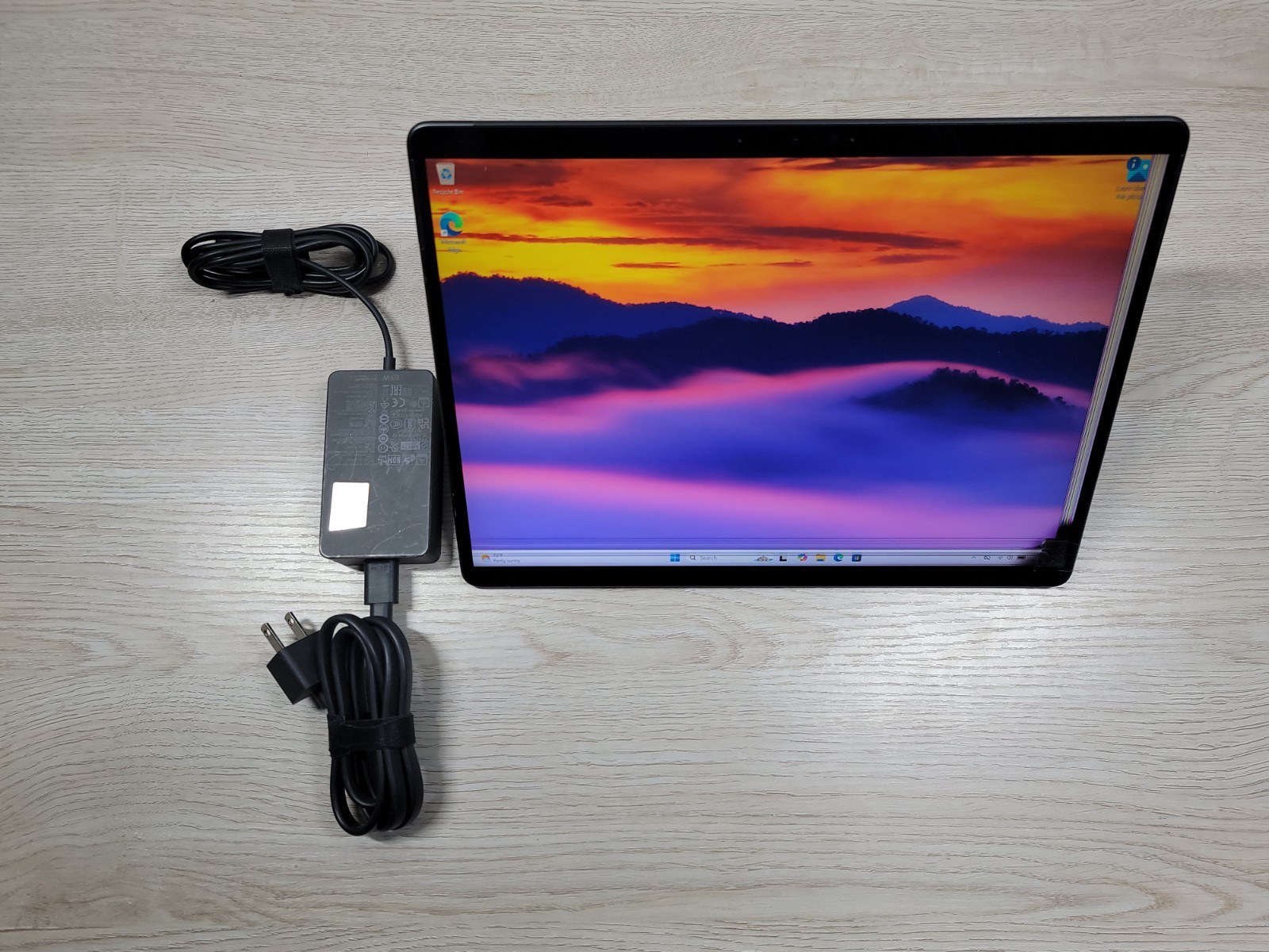 Microsoft Surface Pro 8 i7-1185G7 16GB 256GB SSD Touchscreen - DISPLAY DAMAGE
