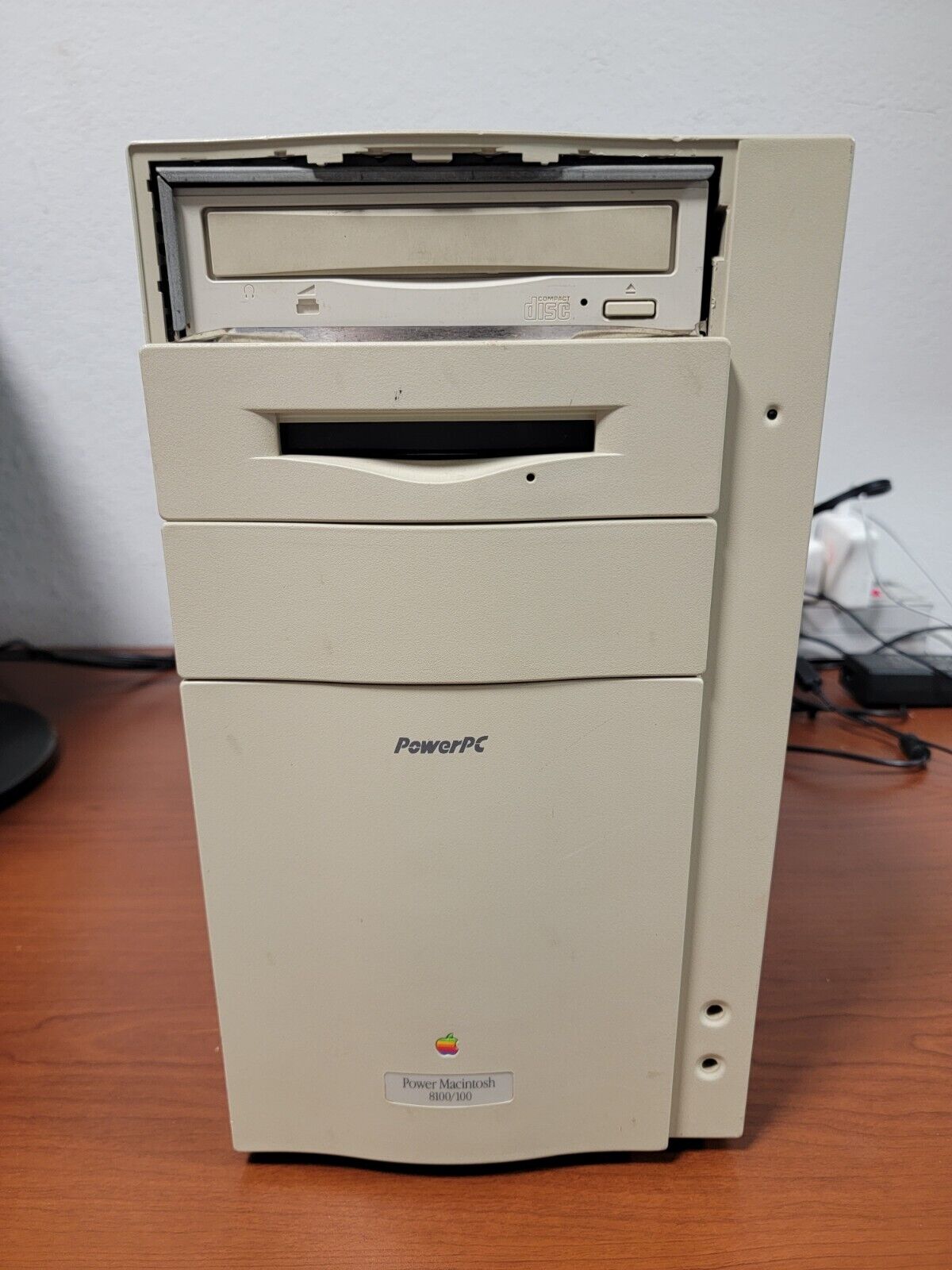 Vintage APPLE Power Macintosh 8100/100 Desktop Computer (M1688) - TESTED