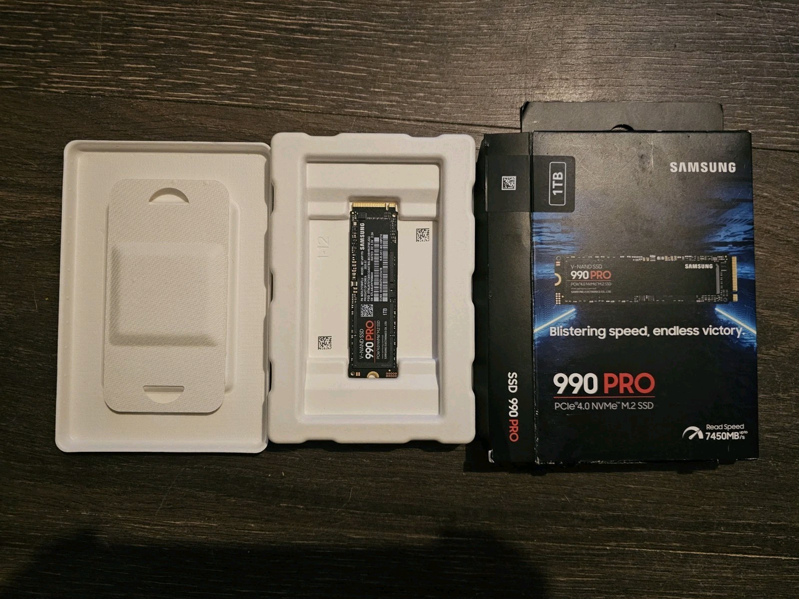 Samsung - 990 PRO 1TB Internal SSD PCle 4.0 NVMe M.2