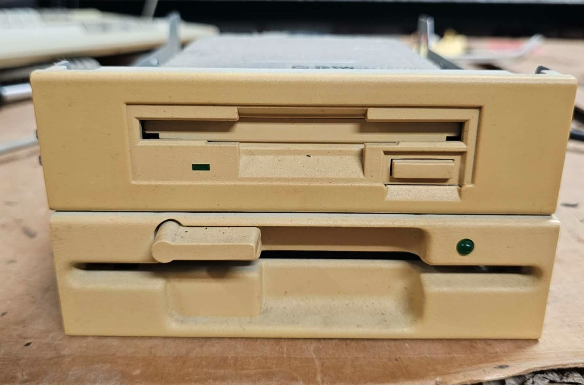Gateway 2000 Vintage Epson SD-600 & SMD-300 5.25" 1.2MB & 1.44 Drives w/Rails