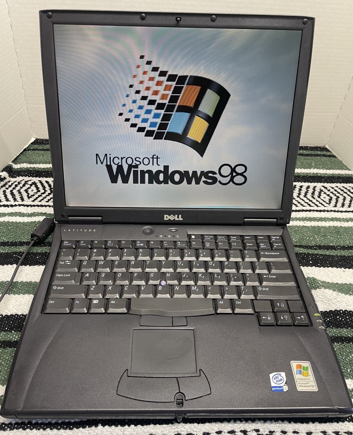 Vintage Dell Latitude C610 Pentium III Windows 98 DOS Compatible Laptop Serial