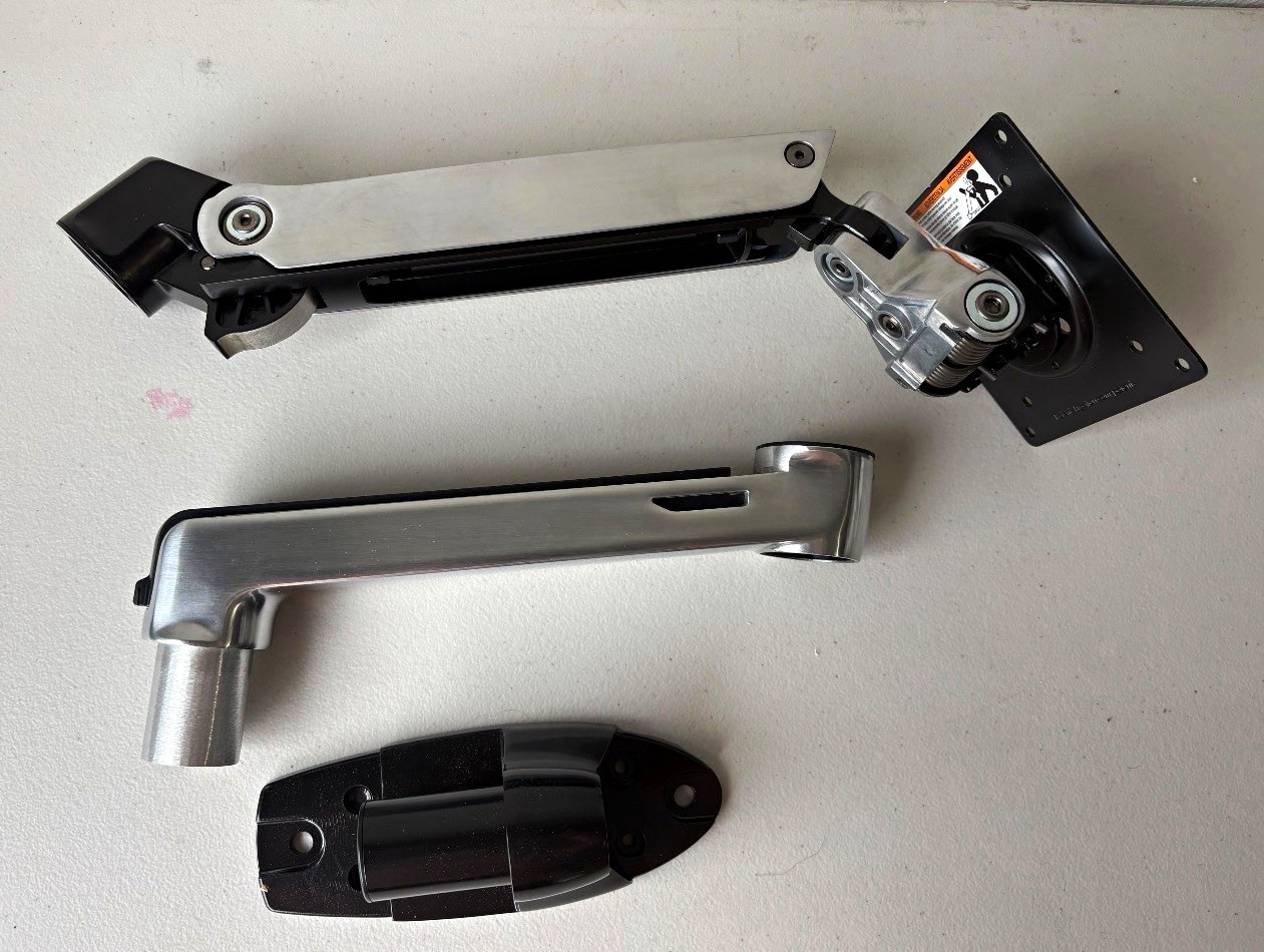 Ergotron LX Desk Mount Single Monitor Arm 32in VESA 75x75/100x100 Aluminum