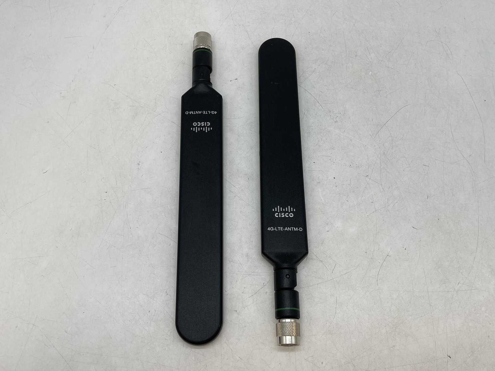 LOT OF 2 Cisco 4G-LTE-ANTM-D Network Indoor Dipole Antennas 