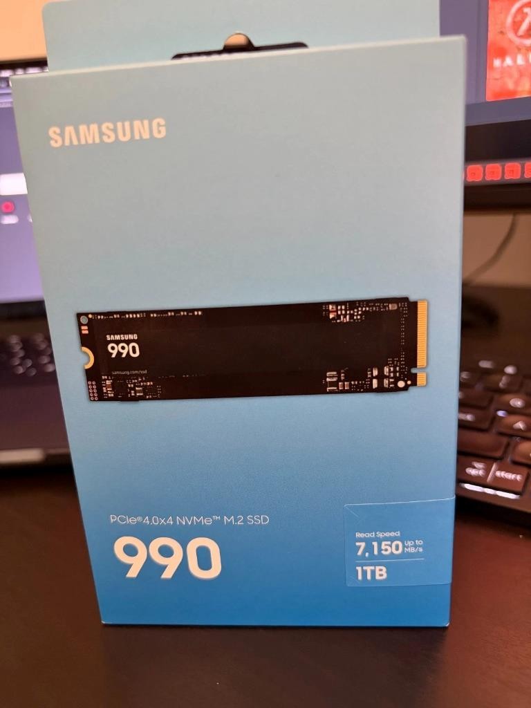 Samsung 990 1TB NVMe M.2 Internal SSD PCIe 4.0x4 (MZ-V9V1T0B/AM)