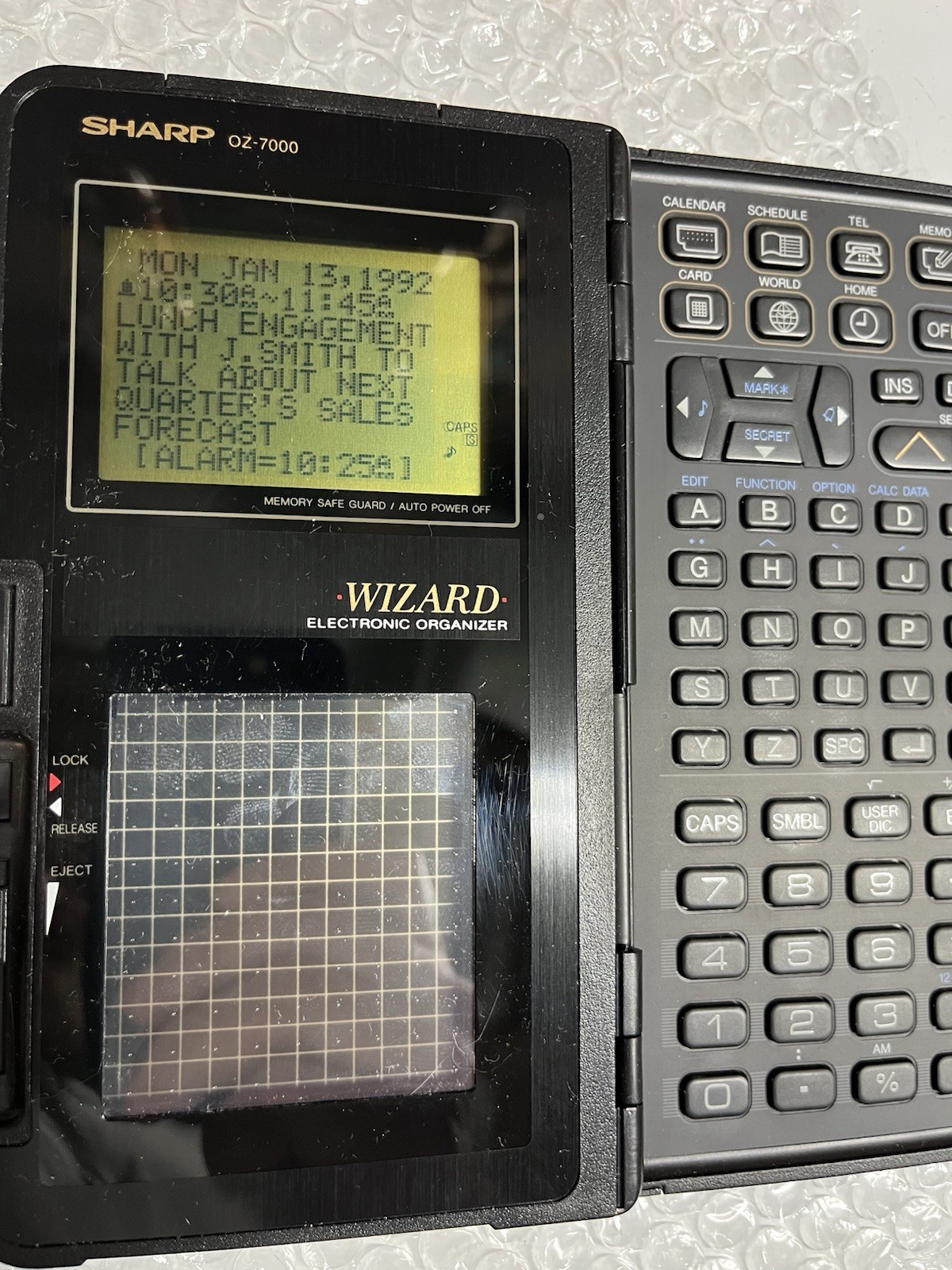 Sharp Wizard OZ-7000 Electronic Organizer PDA, Tested & Working