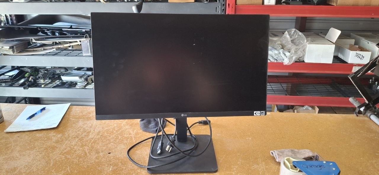 LG 24BA450-B 24 in IPS FHD 100Hz Monitor Height Pivot Stand Speakers HDMI Used