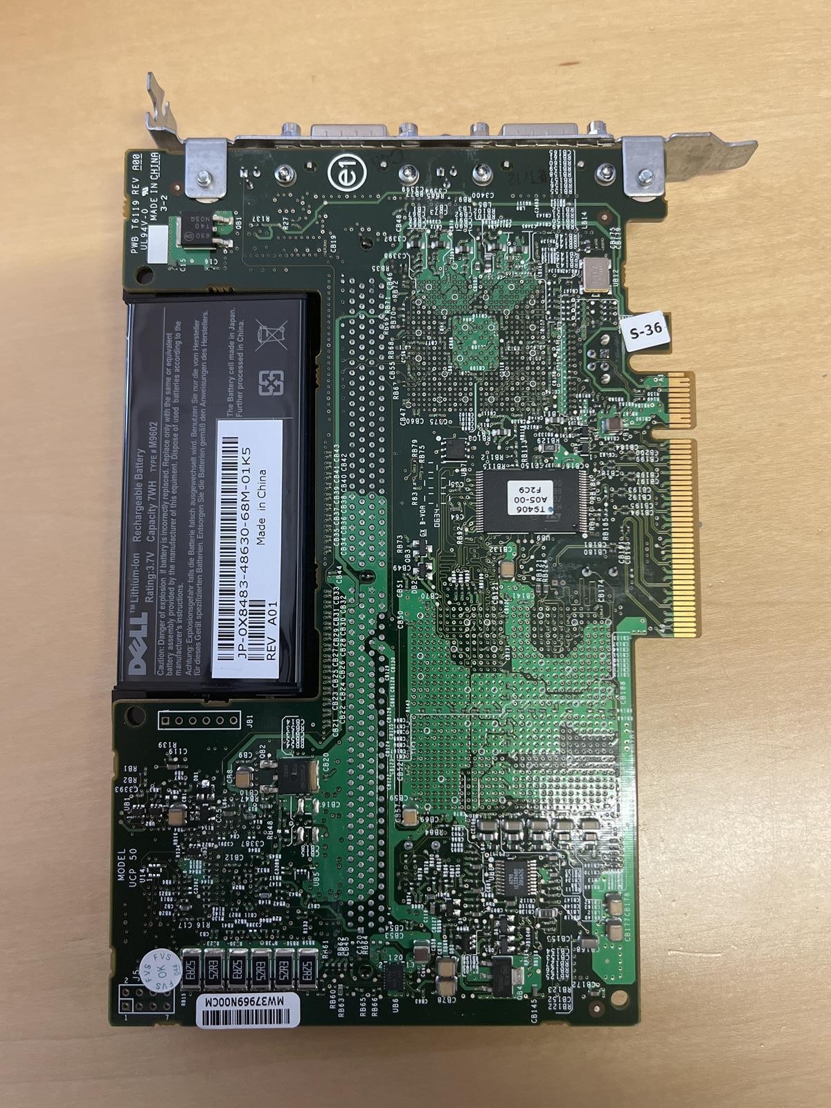 DELL UT568 CN-0UT568-13740-69N-00CL POWERVAULT PERC5/E SAS RAID C