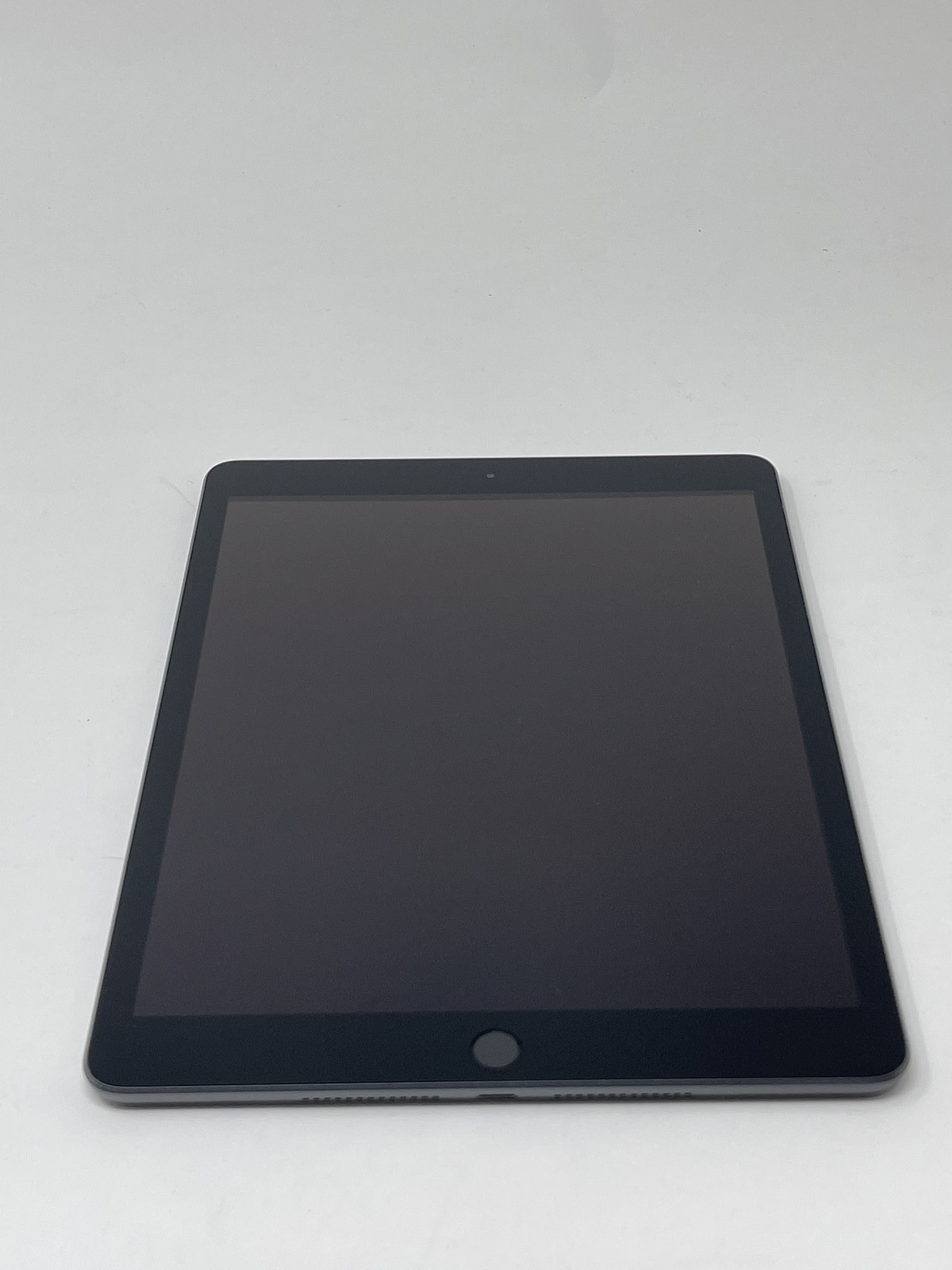 Apple iPad 8th Generation 10.2in 32GB WiFi Space Gray A2270 MYL92LL/A Very Good