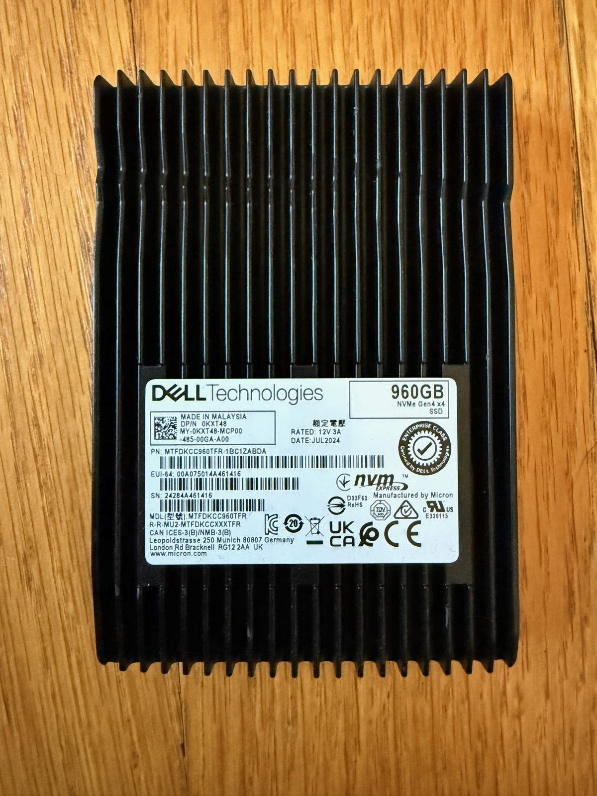 Micron 7450 PRO 960GB U.3 NVMe Gen4 SSD MTFDKCC960TFR Dell 0KXT48 Heatsink