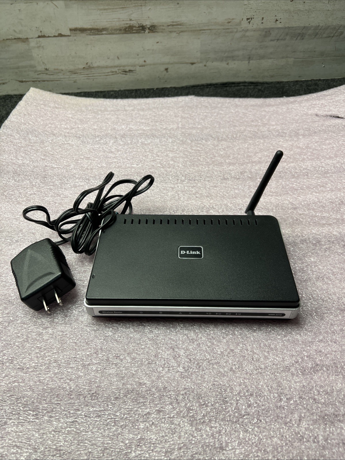 D-Link RangeBooster WBR-2310 108 Mbps 4-Port 10/100 Wireless G Router