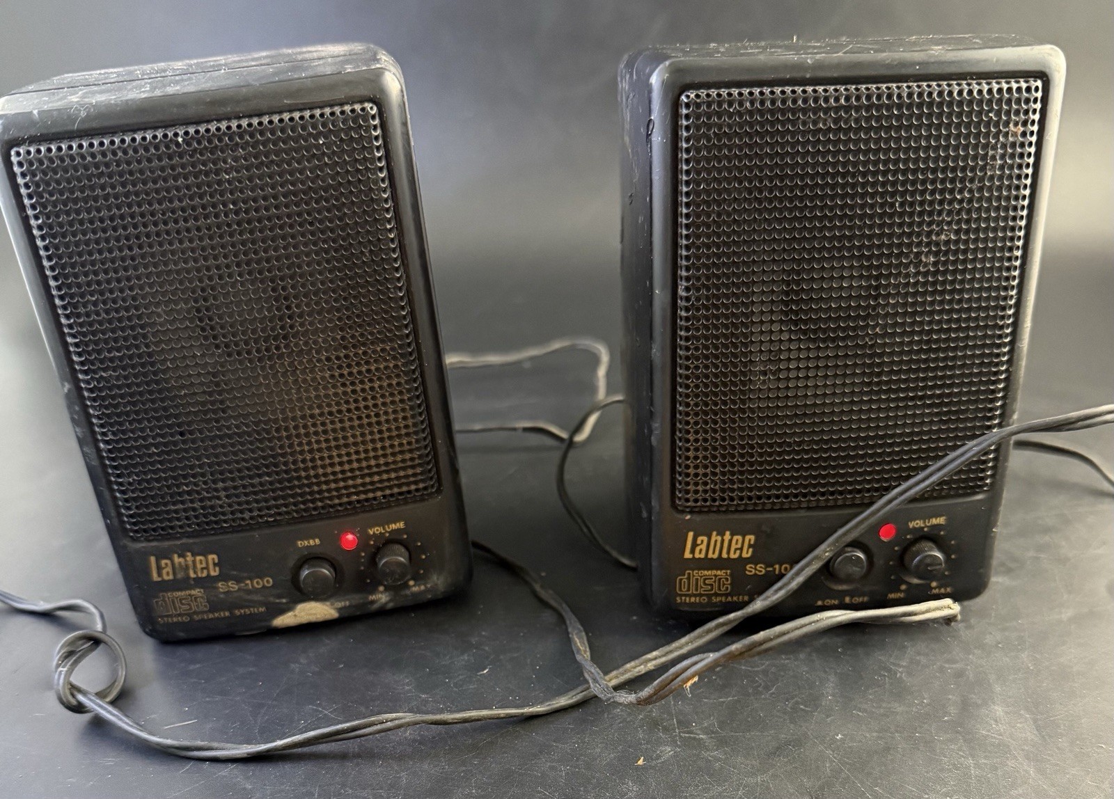 This is a pair of vintage Labtec SS-100 stereo computer speakers Works Vk01
