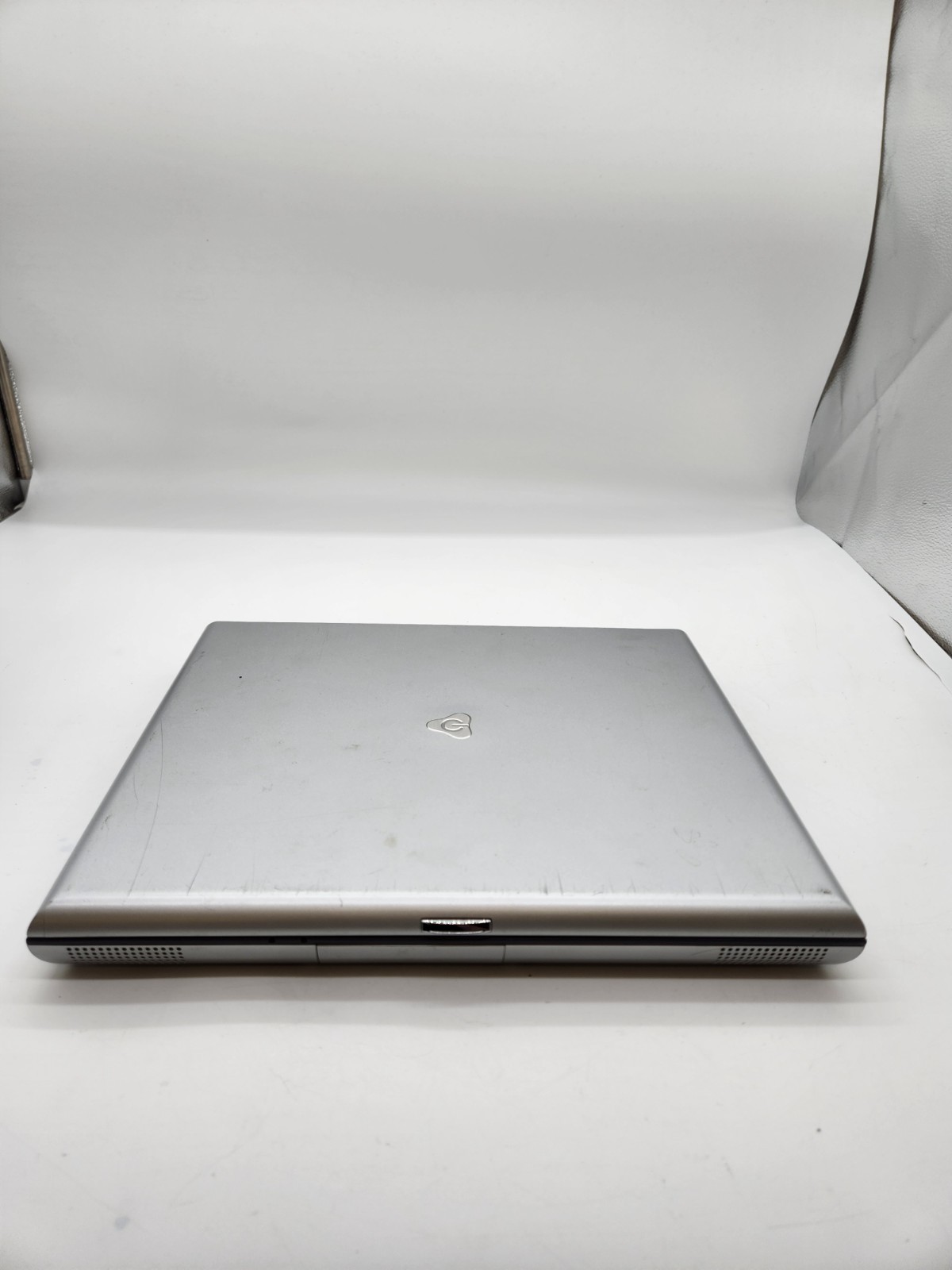 Gateway 450SX4 15" Laptop Pentium  parts just beeps but has power