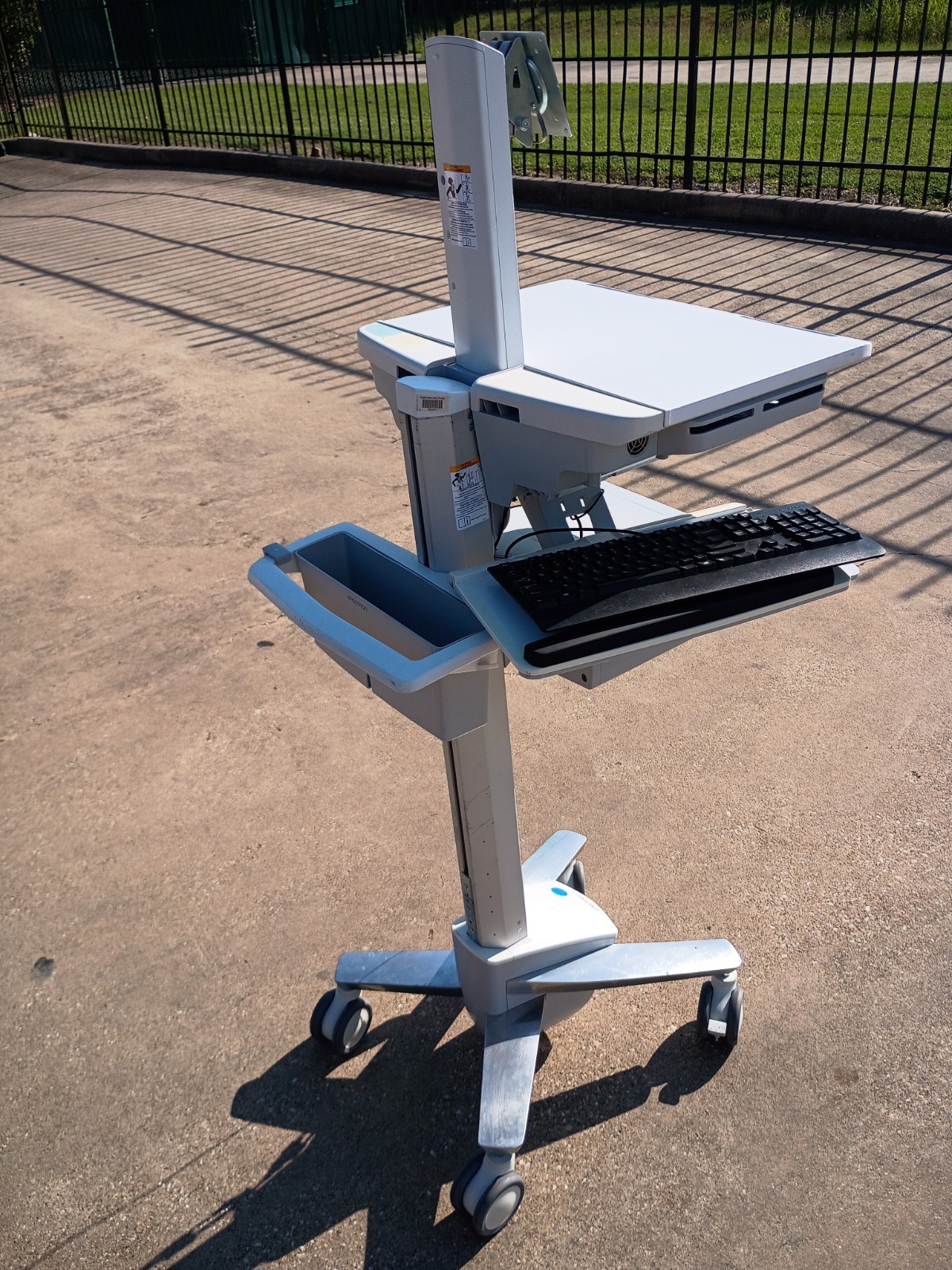 Ergotron SV43-1310-01 StyleView Cart On wheels Used No Key
