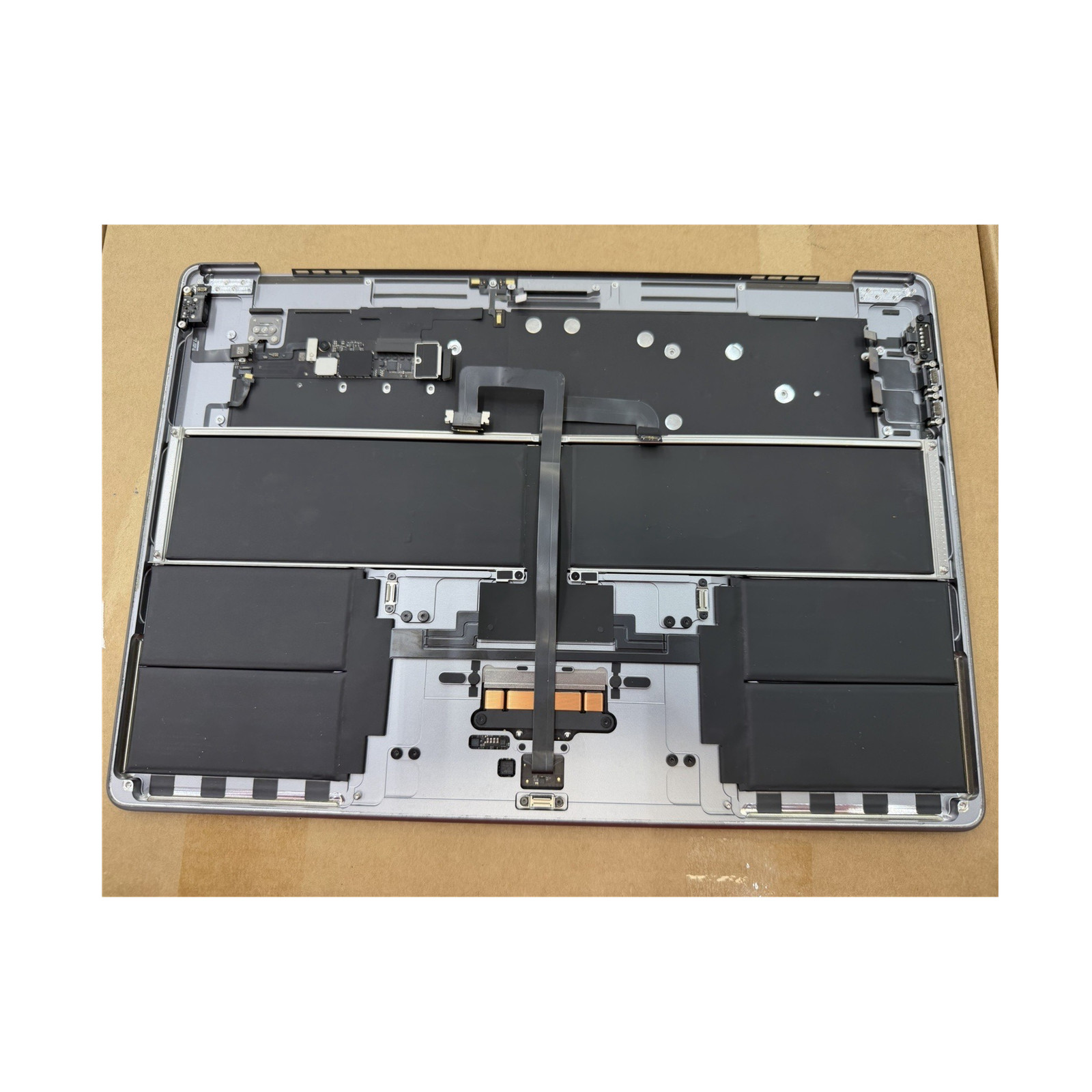 ORIGINAL OEM Apple Macbook Air 15” A2941 (2023) Keyboard Housing + Battery Mid..