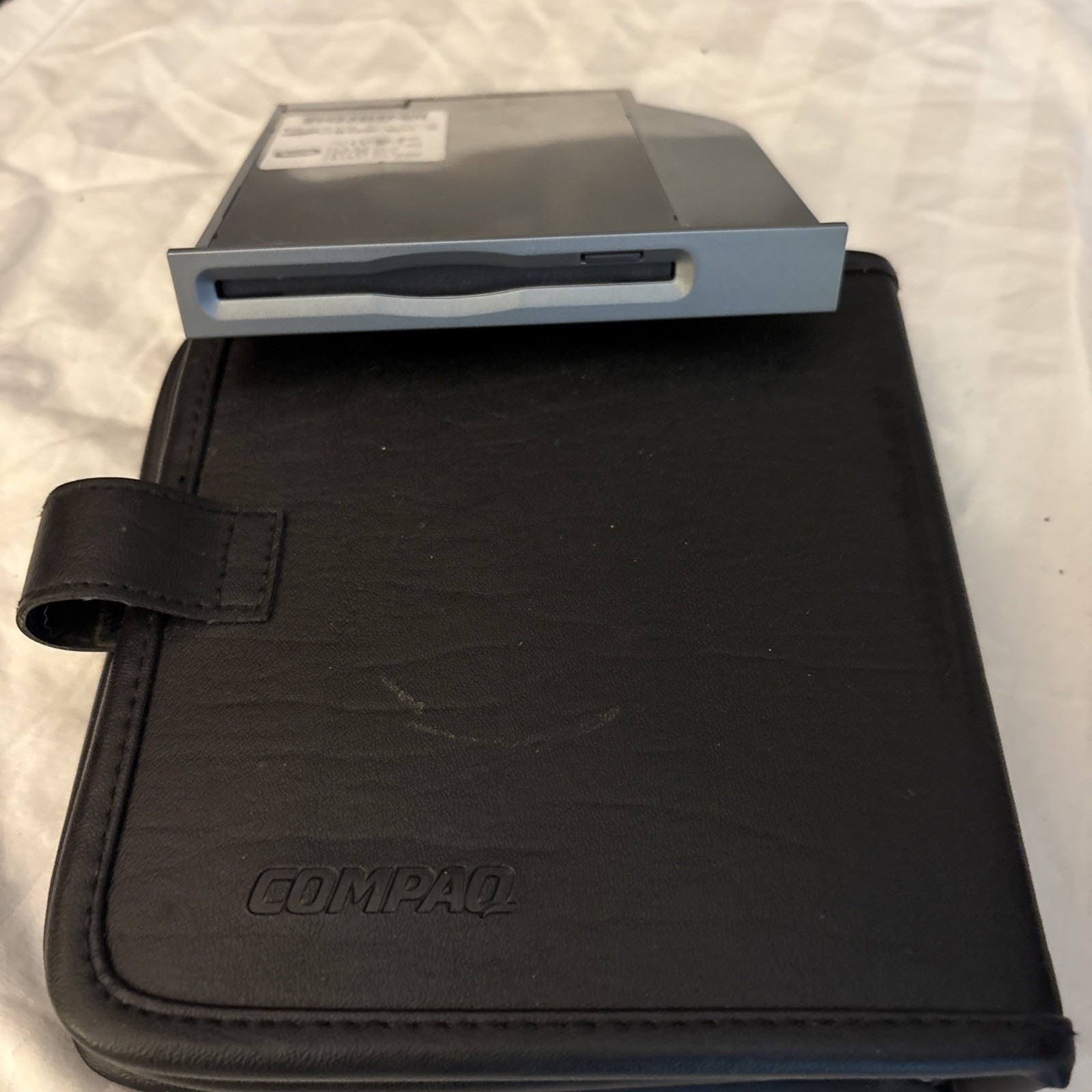 Samsung SFD-321S /LG2 FSJ1 P4LMC023760 Compaq Spare 251349-001 Floppy Disc Drive