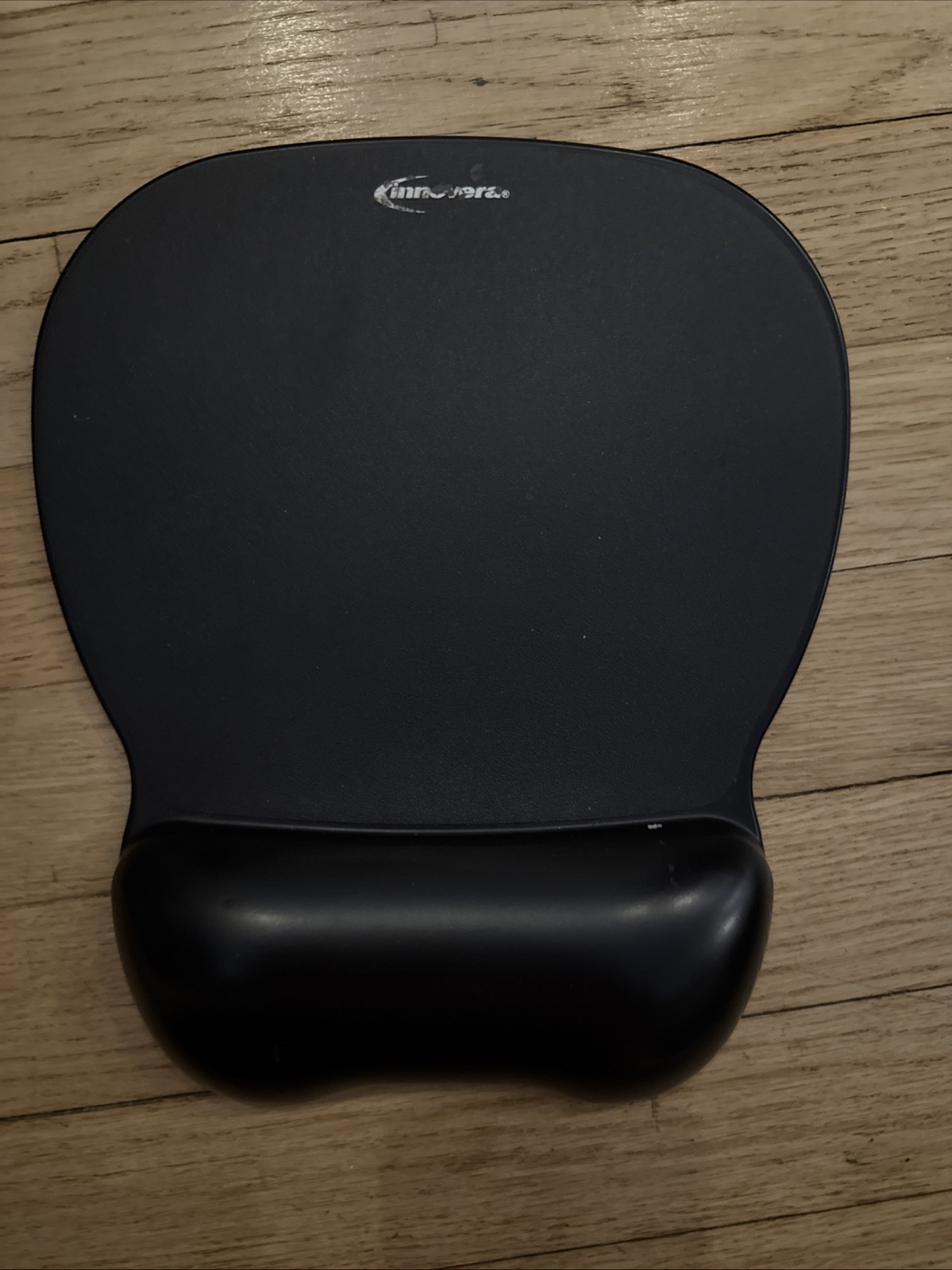 Innovera Softskin Gel Mouse Pad with Wrist Rest IVR-51450, Black
