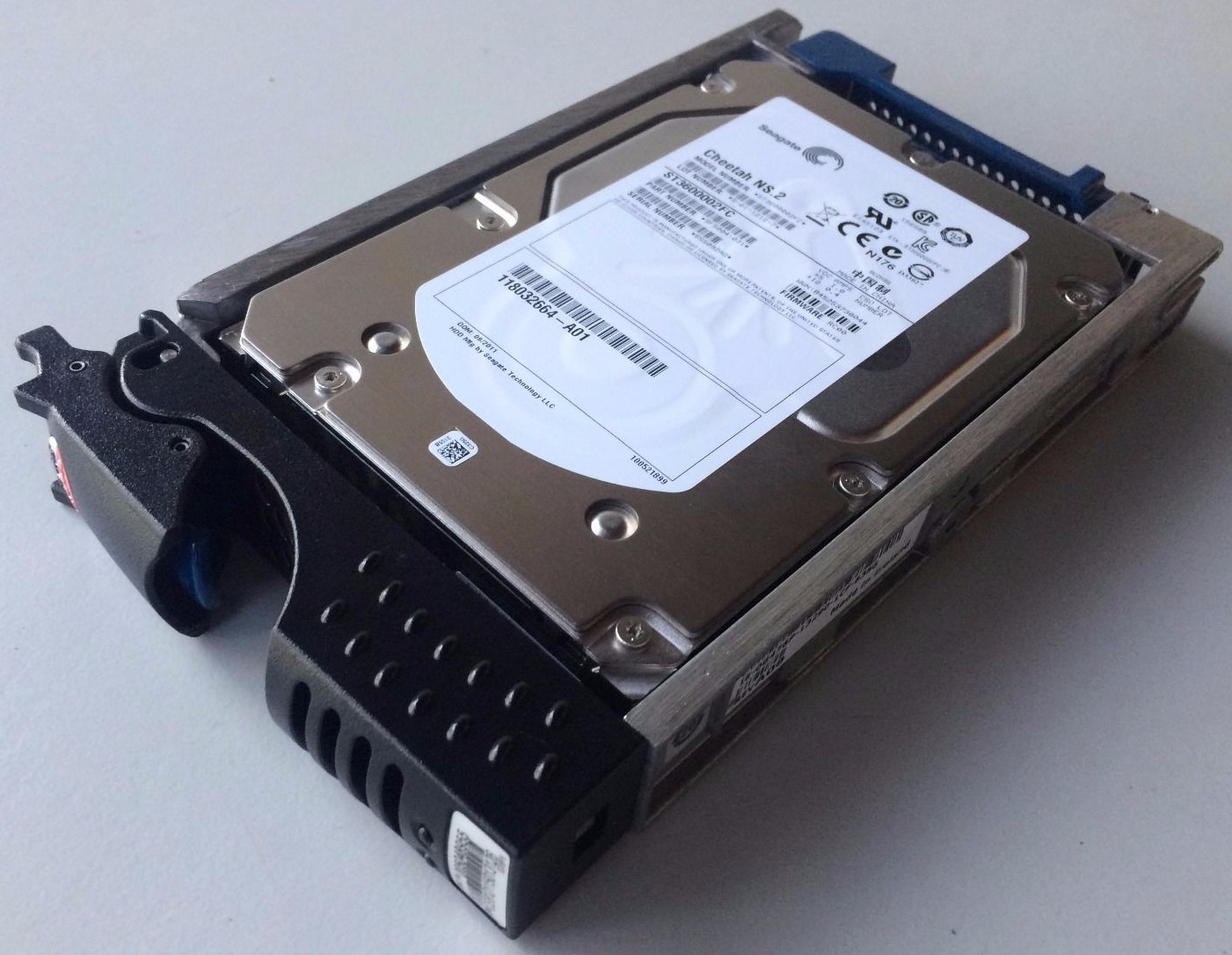 Hard Disk Fibre Channel 600GB 10K 2-4GB EMC 005048955 Seagate ST3600002FC