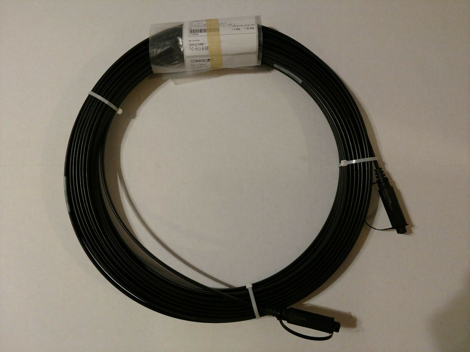 CommScope Cable de Fibra Óptica Drop 180ft FHD-HH1A-0180F SC/APC a SC/APC Plano