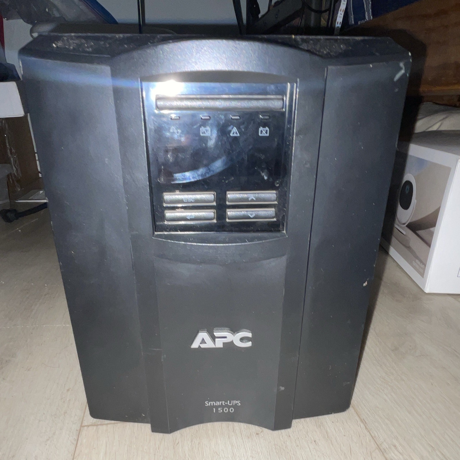 APC Smart-UPS 1500 SMT1500 Tower UPS 1440VA 1000W 8 Outlets 120V