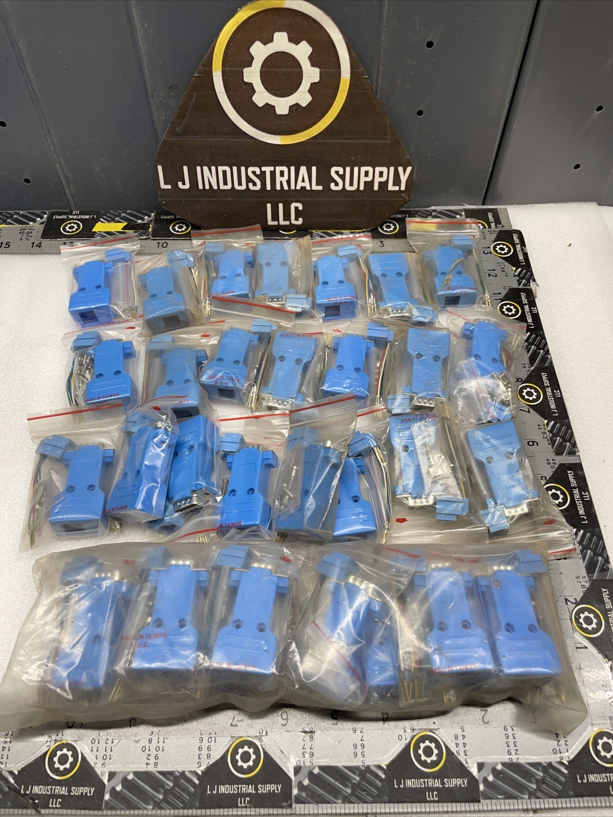 NEW [LOT OF 32pcs] DB9 to RJ11 6-Cond Modular Adapters_FAST SHIPPING