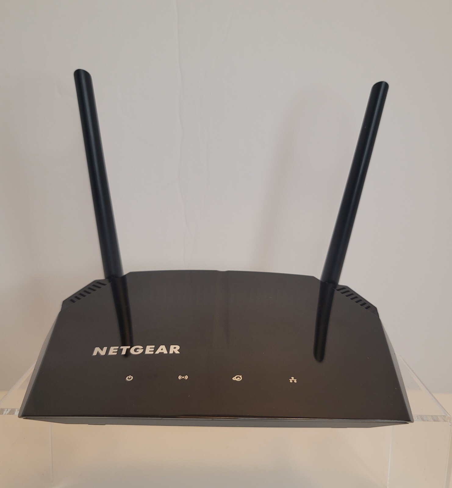 Netgear AC1000 WiFi Router Model R6080 Quad Ethernet Connection with Power Cord