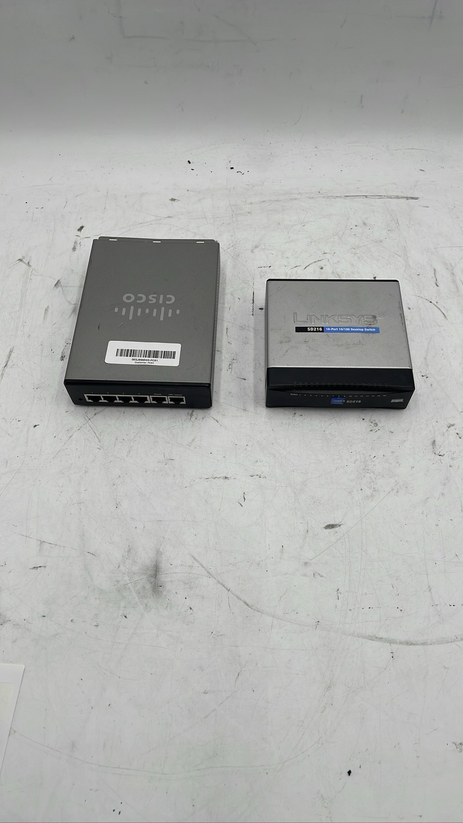 Cisco RV042 10/100 4-Port 12V 1A VPN Router RV042 V03 Lot of 2