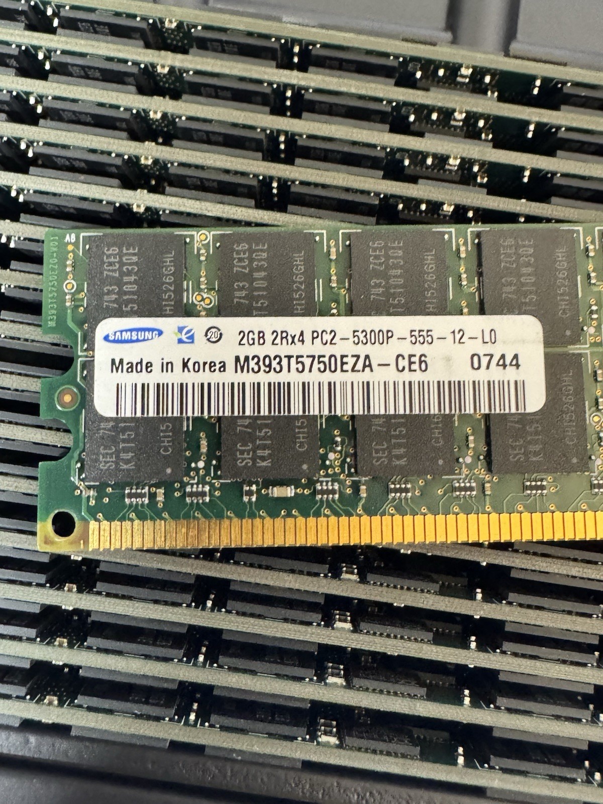 (Lot of 16) Samsung M393T5750CZA-CE6 2GB 240p PC2-5300 DDR2-667 1.8V ECC RDIMM