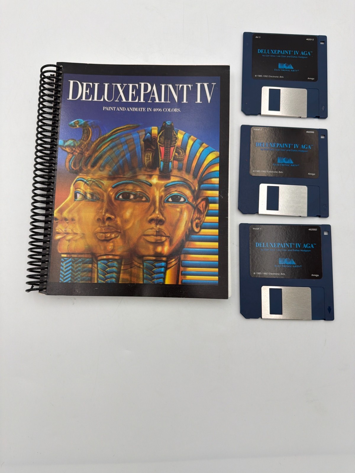 DeluxePaint IV AGA Amiga Electronic Arts 3 Disk Set Manual Tested Working