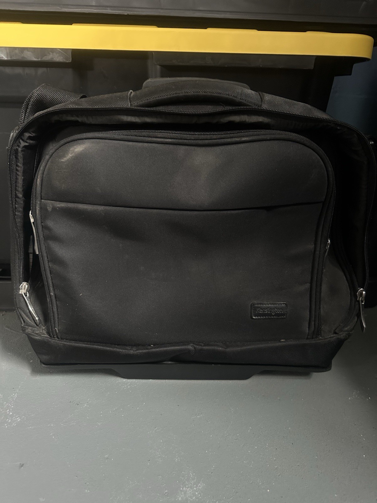 Contour Kensington Black Telescope Pull 17" Laptop Computer Rolling Travel Case
