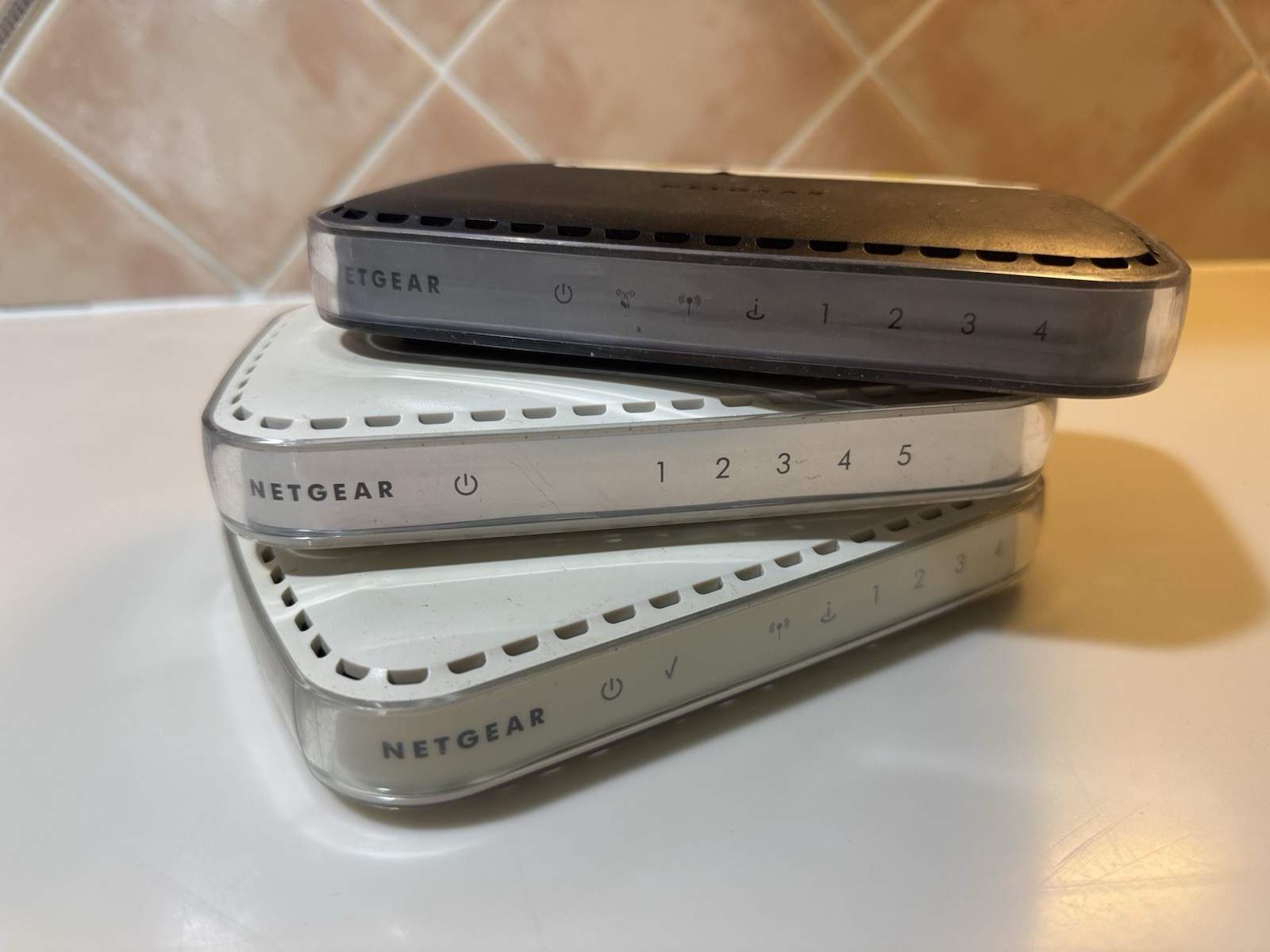 Netgear Networking Devices 3-Piece Lot – WGR614 v5, GS605 & WNB1000 – Used