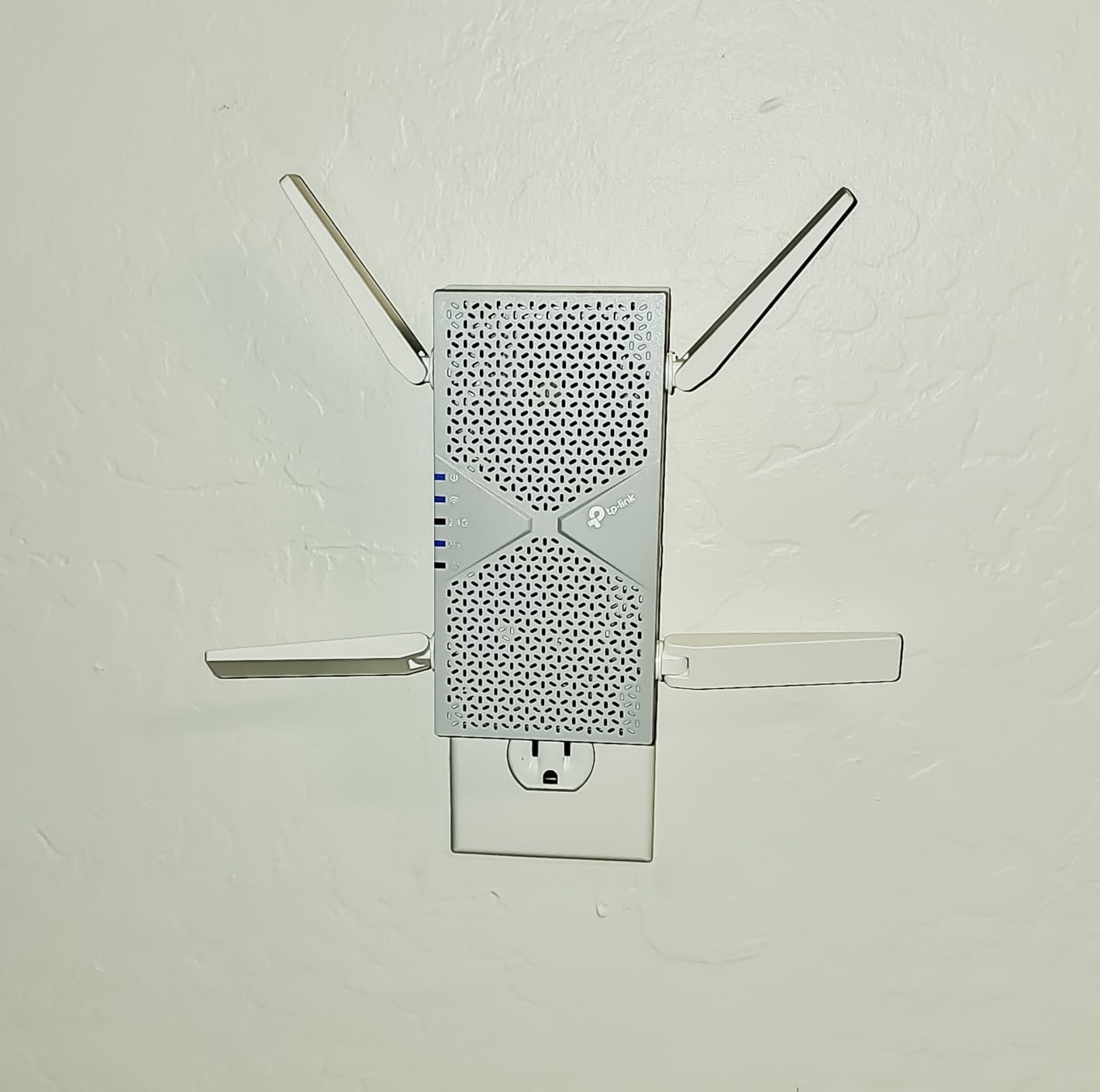 TP-Link RE403BE BE6300 Wi-Fi 7 Extender, 2.5G, Dual-Band, 2800sqft