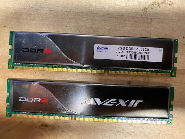 Avexir AVD3U13330902G-2SW 4GB (2x2GB) DDR3-1333 Long DIMM Desktop RAM