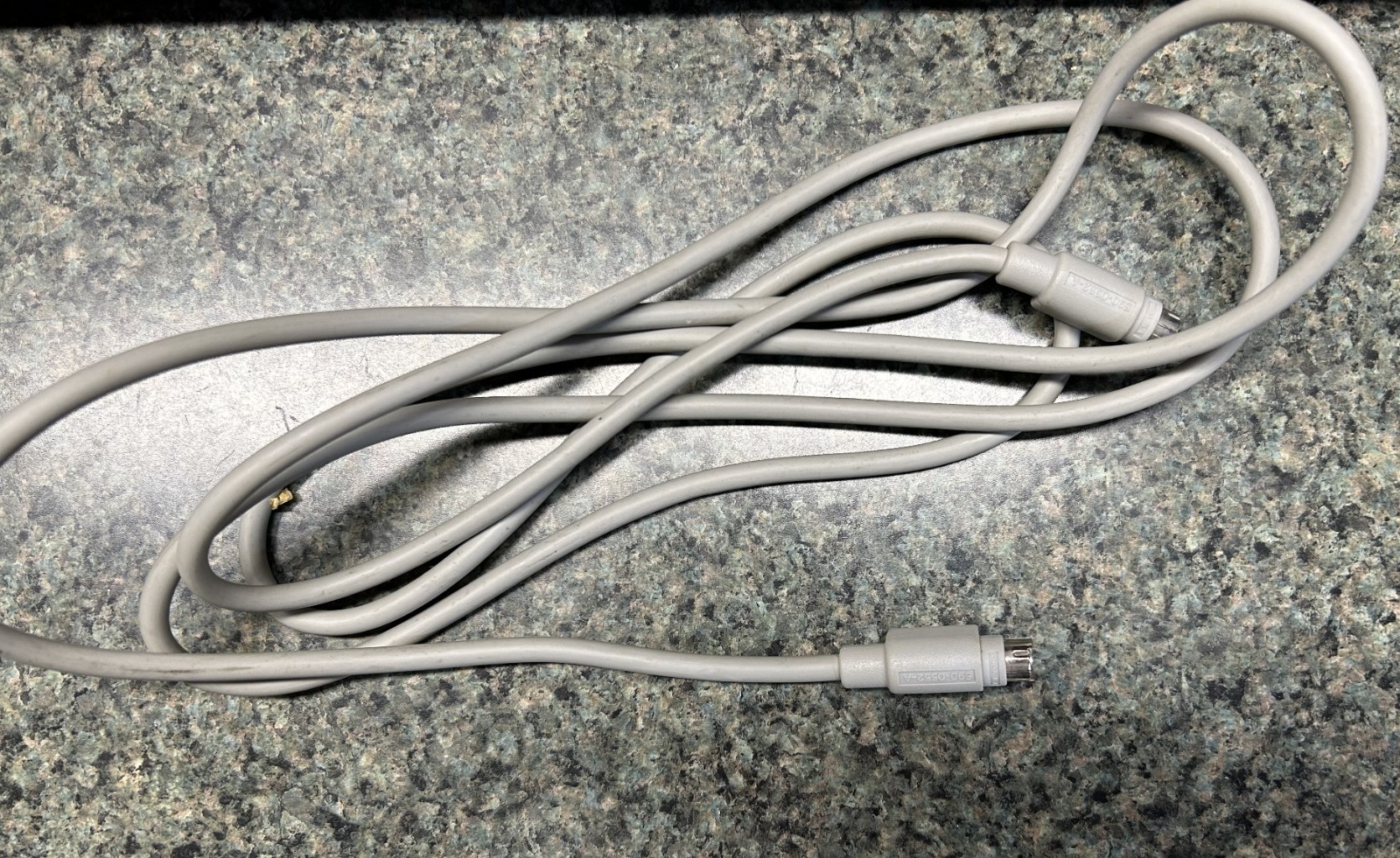 Vintage Apple Mini-DIN 8-Pin Male-to-Male Cable – P/N 590-0552-A