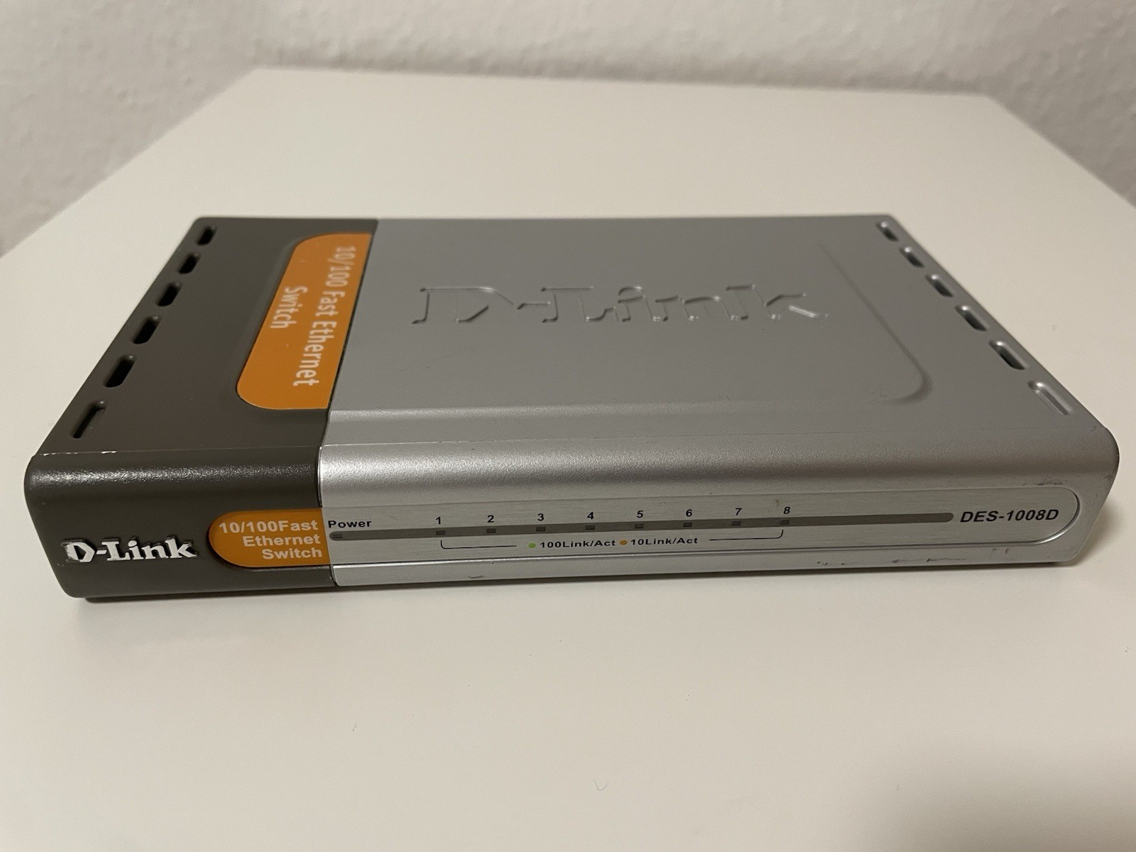 Switch "D-Link DES-1008D", 10/100 8-Port Fast Ethernet Network (Used);