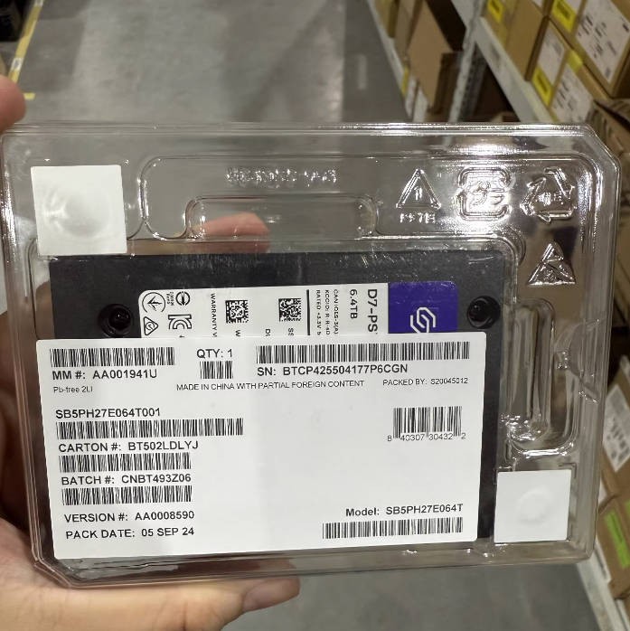 Solidigm Intel D7 PS1030 6.4TB SSD 2.5" U.2 NVME PCIe 5.0 X4 SB5PH27E064T001