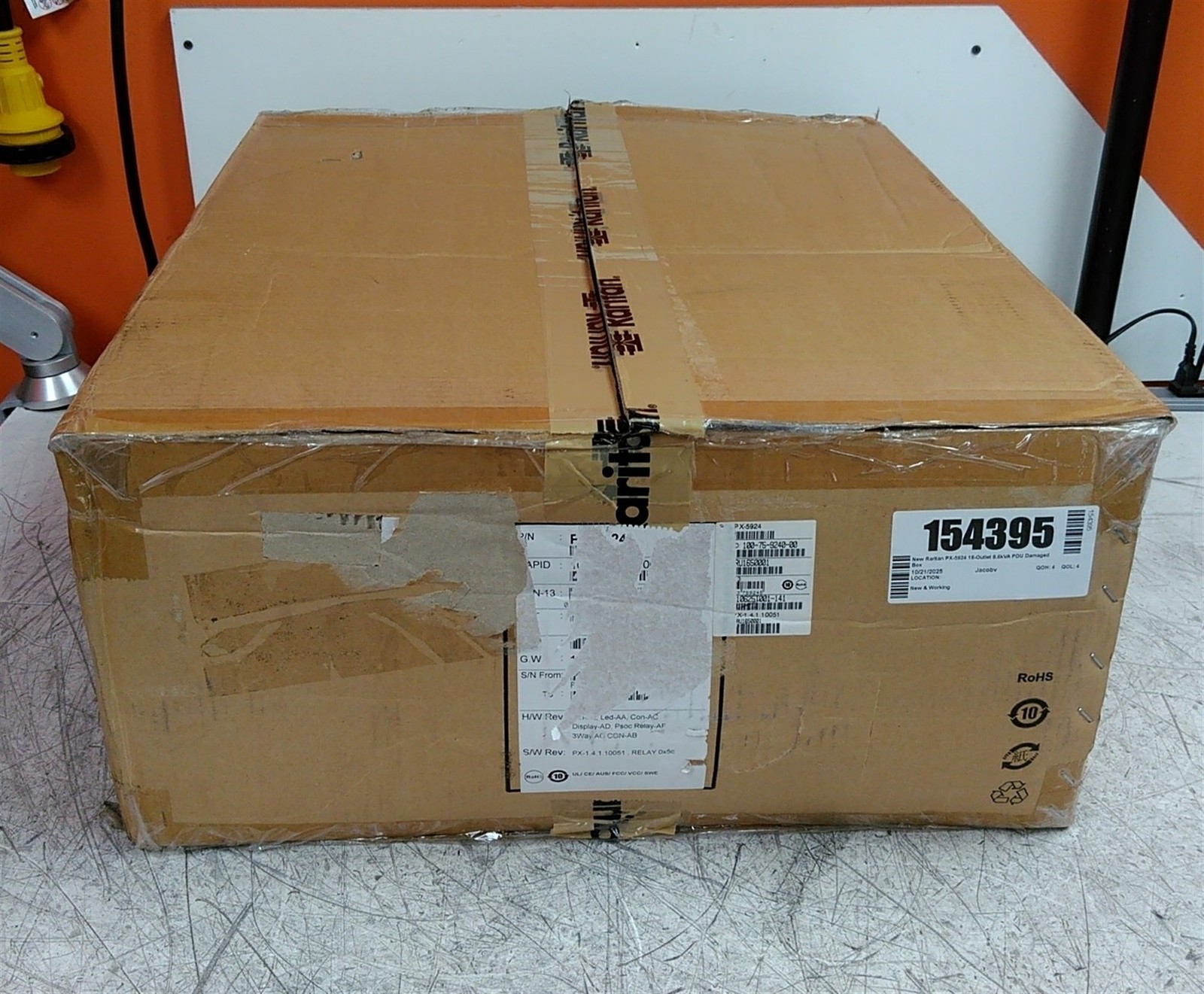 New Raritan PX-5924 18-Outlet 8.6kVA 208v PDU Open Box