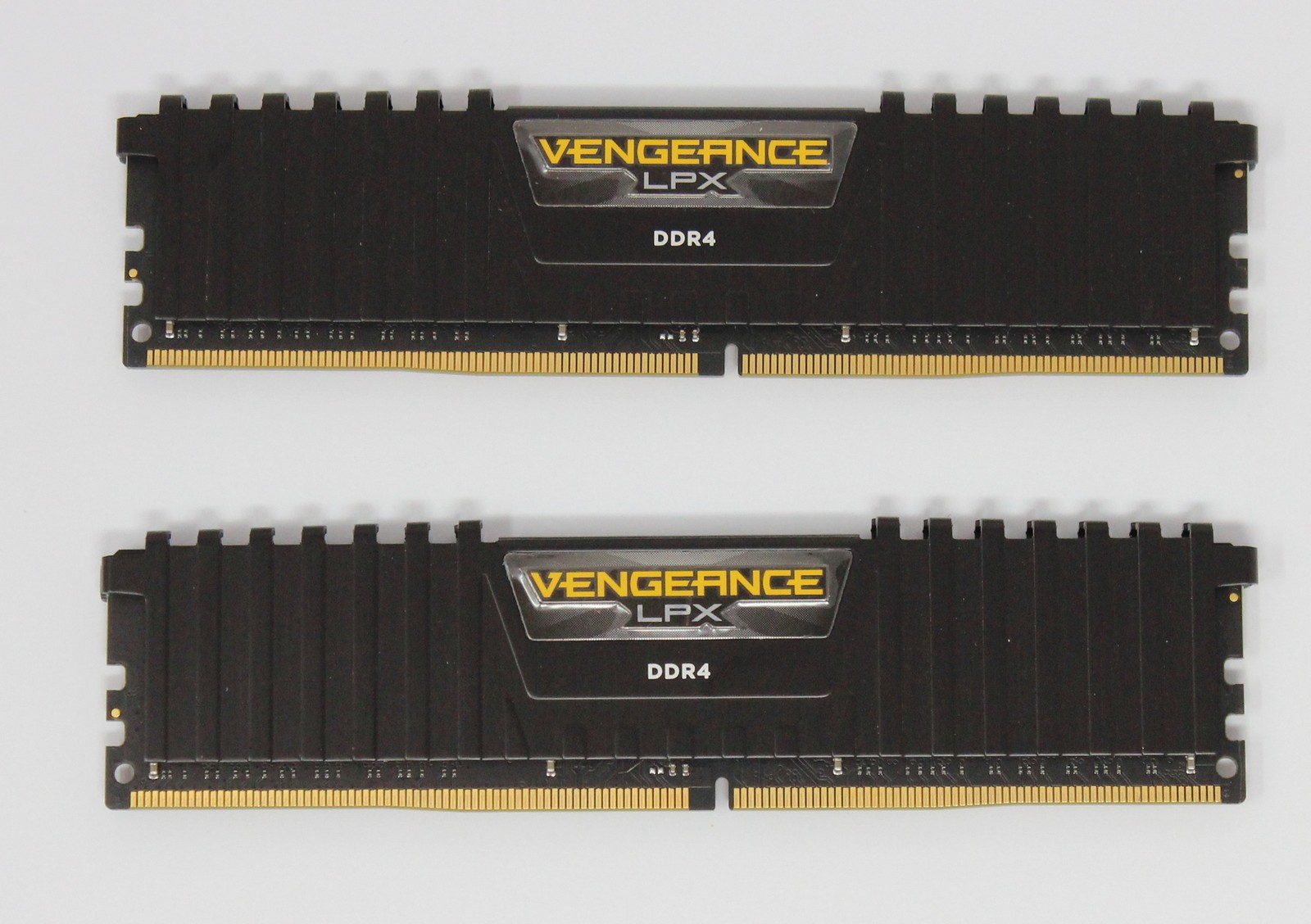 Corsair Vengeance LPX 32GB (2x16GB) CMK32GX4M2A2400C16 DDR4-2400 RAM (#32770)